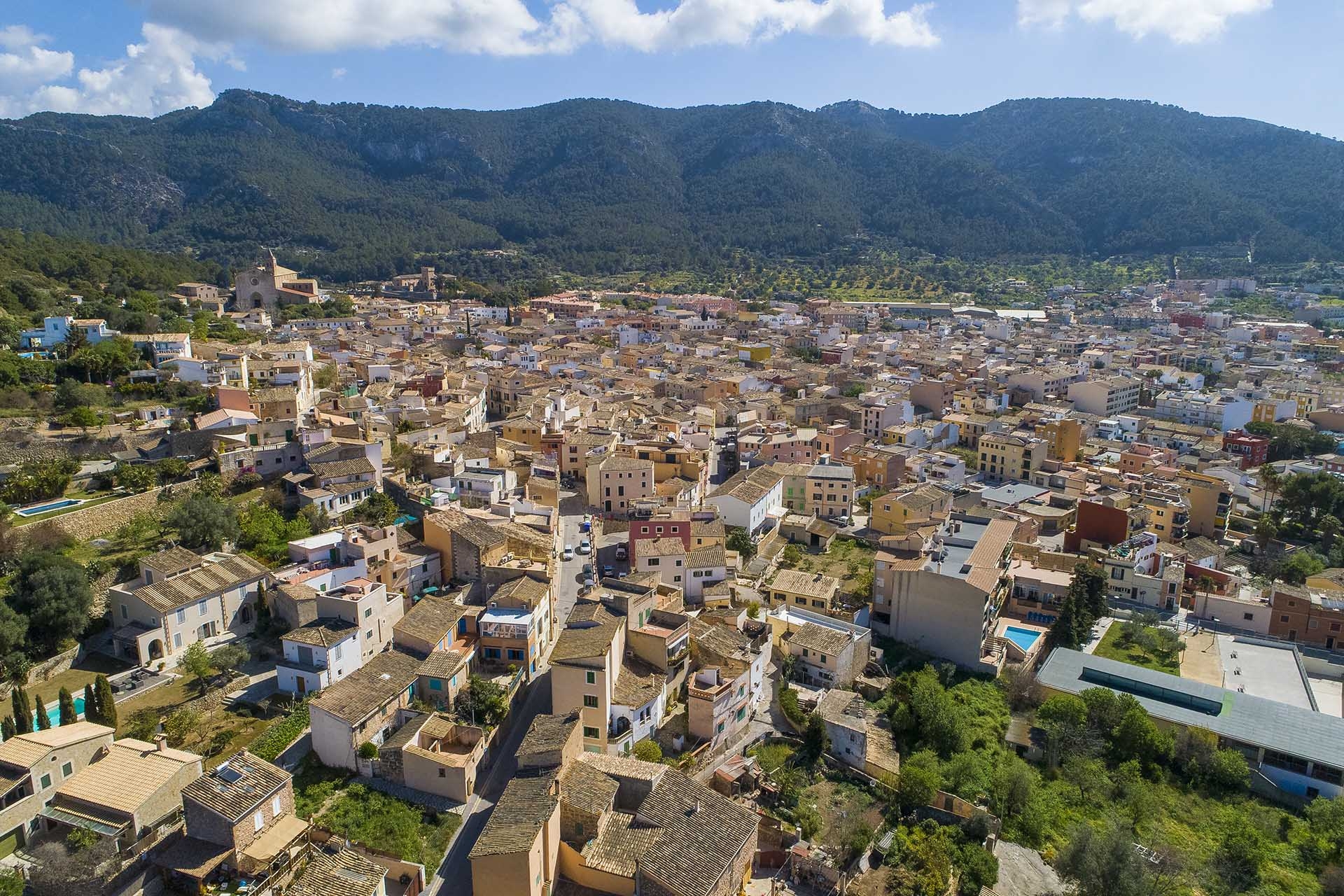 Para reformar: 2 casas de pueblo en zona tranquila en Andratx