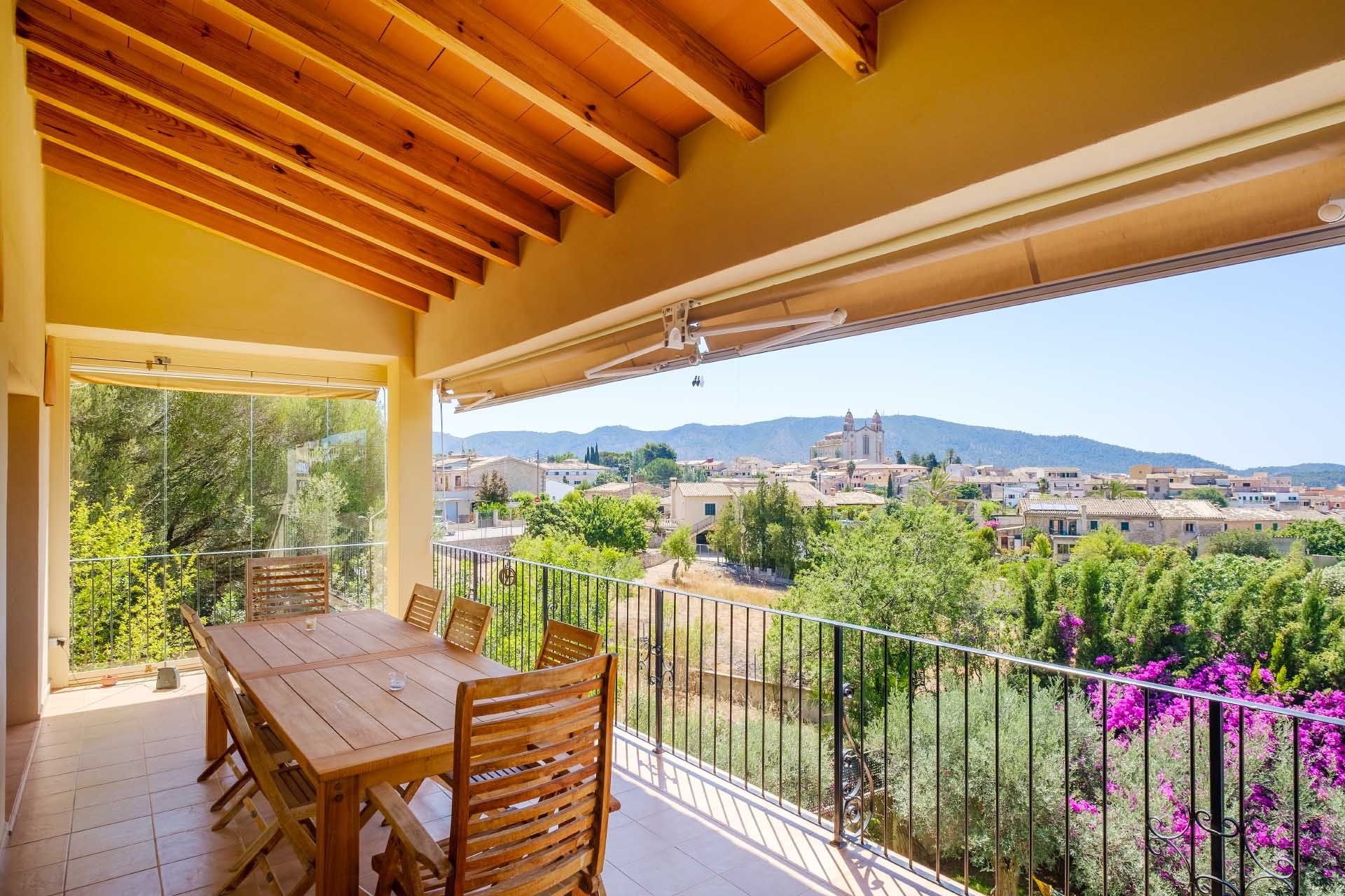 Terrasse mit Blick auf Calvia