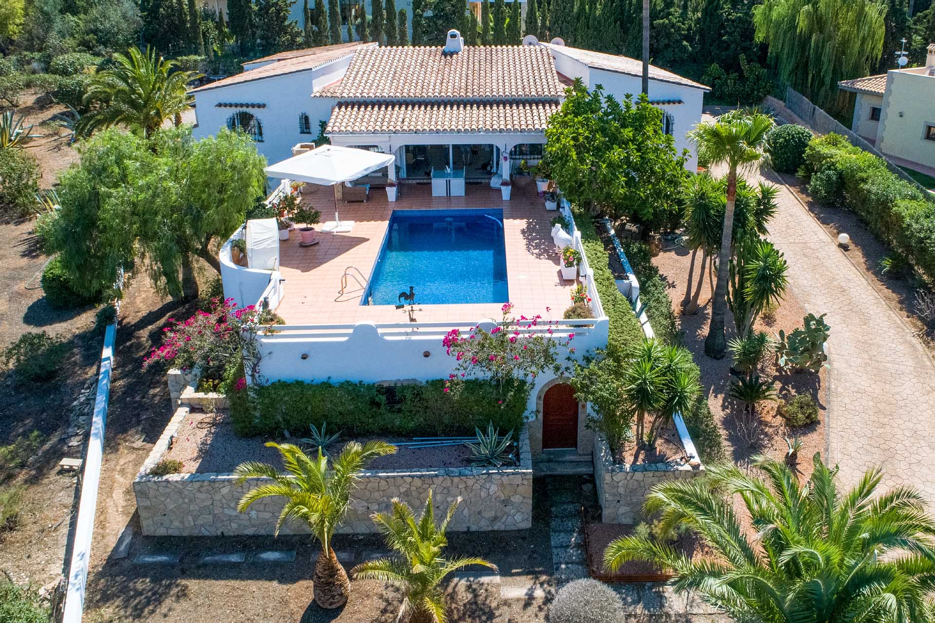 Well maintained villa in a quiet residential area