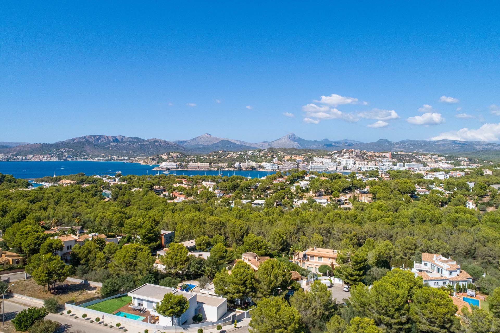 Well maintained villa in a quiet residential area