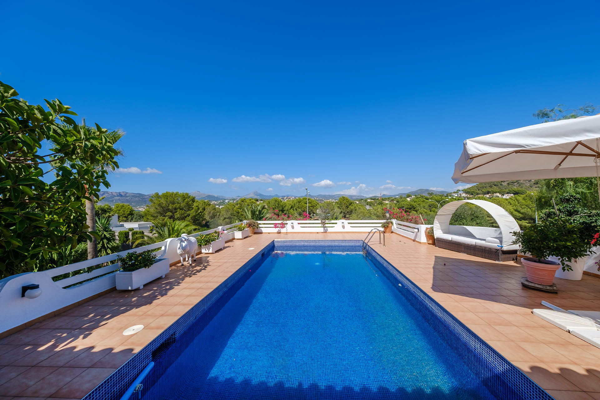 Well maintained villa in a quiet residential area