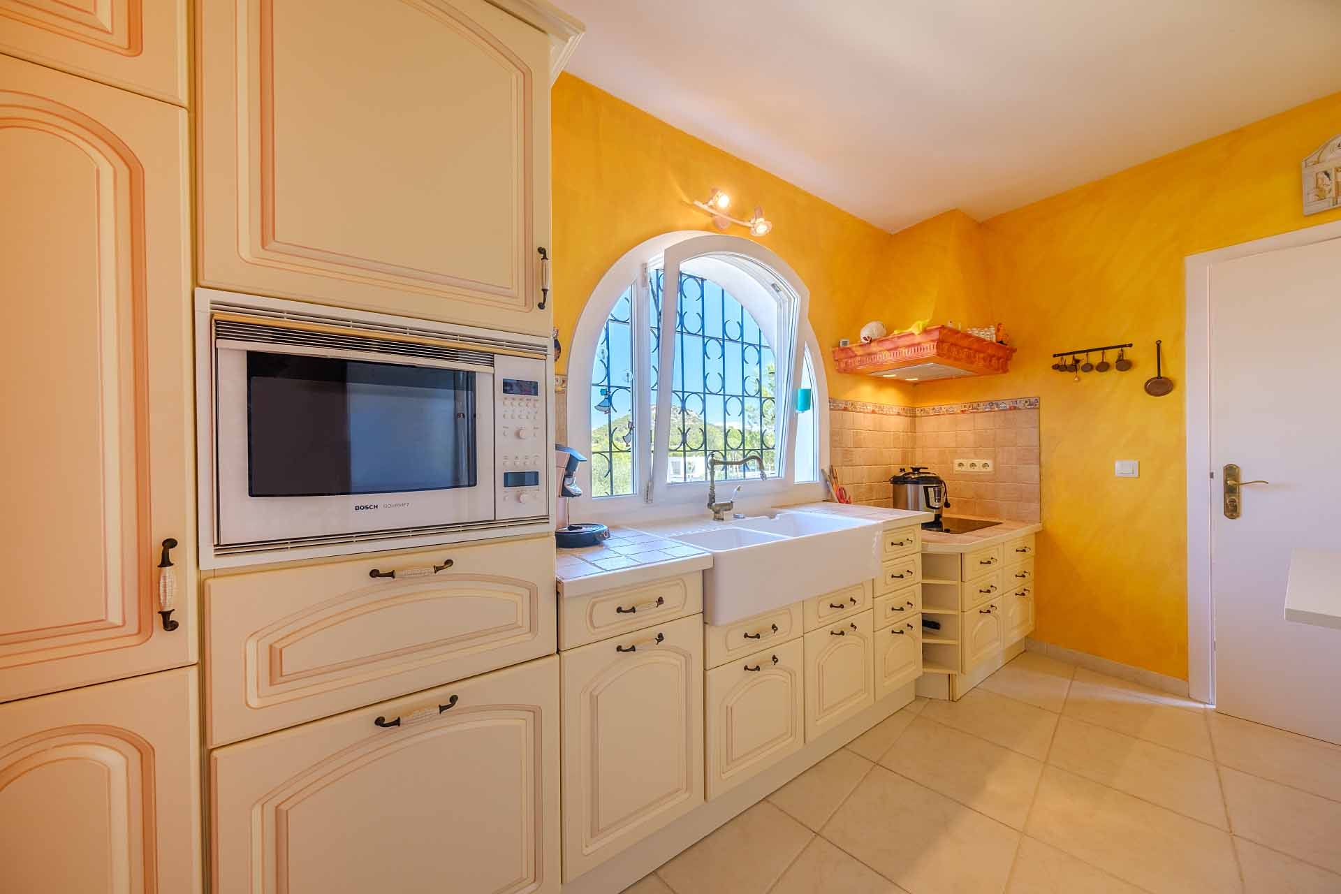 Well maintained villa in a quiet residential area