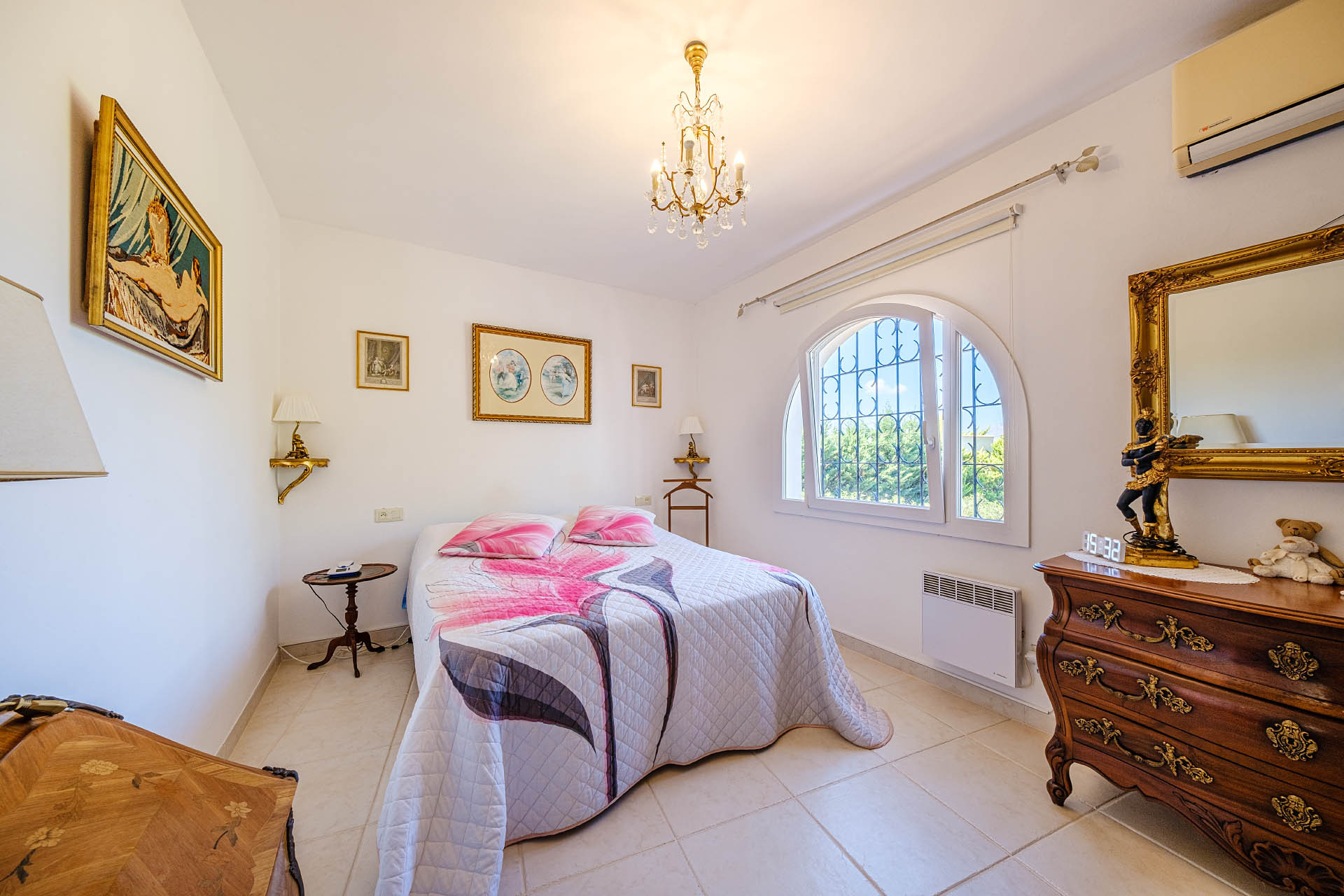 Well maintained villa in a quiet residential area