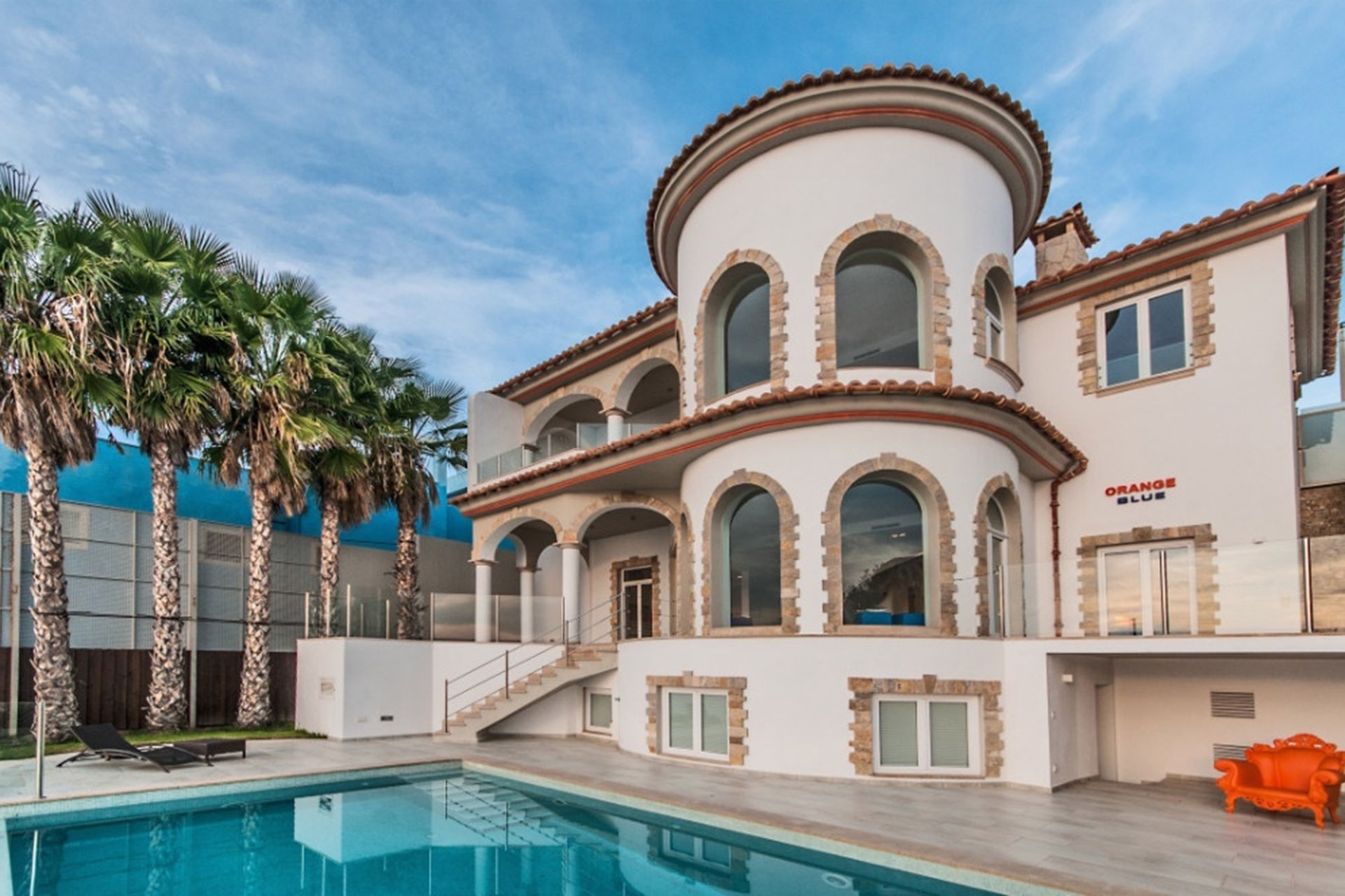 Exclusiva villa en primera línea con vistas panorámicas