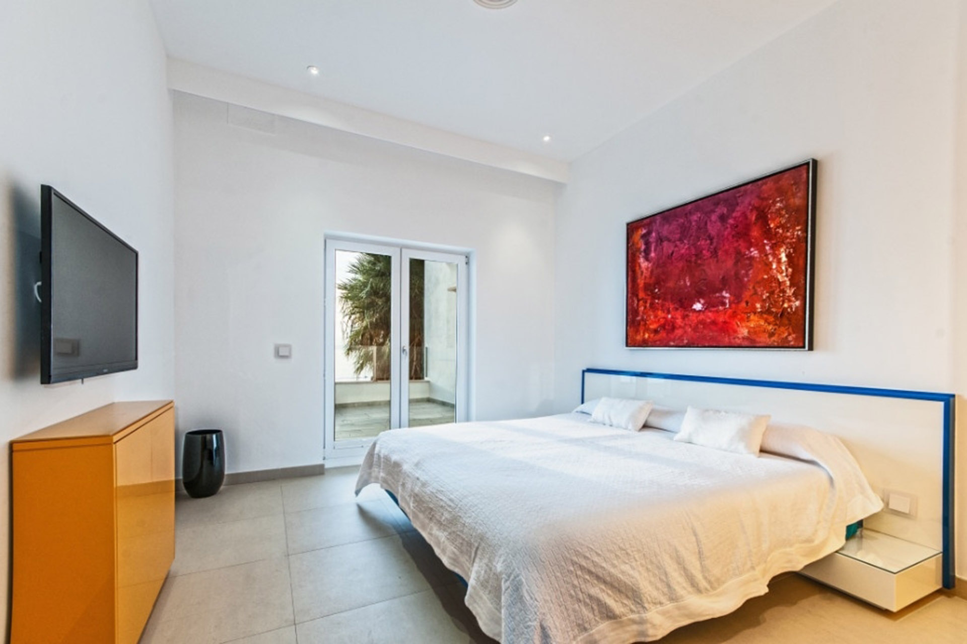 Schlafzimmer mit Zugang zur Terrasse