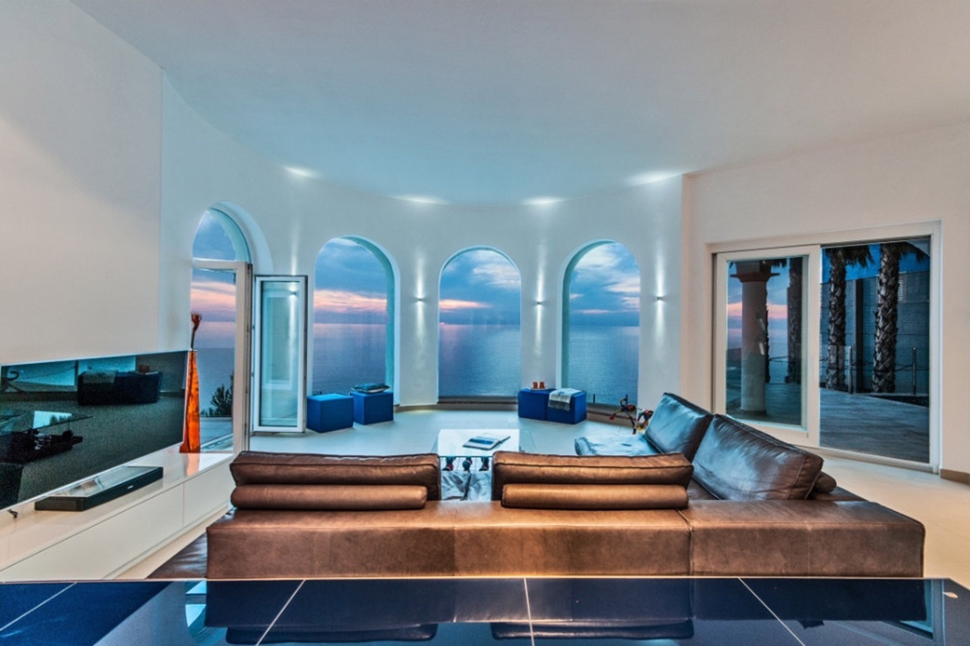 Wohnzimmer mit Panorama Meerblick