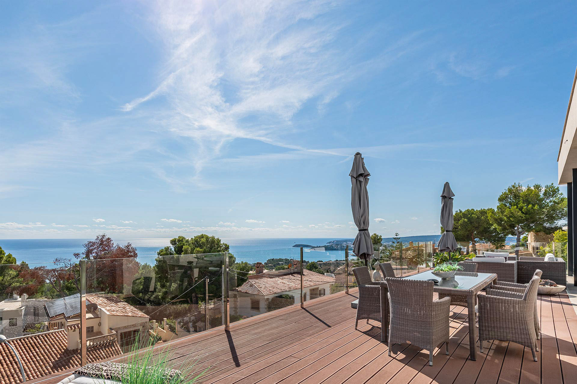 Offene Terrasse der dritten Etage