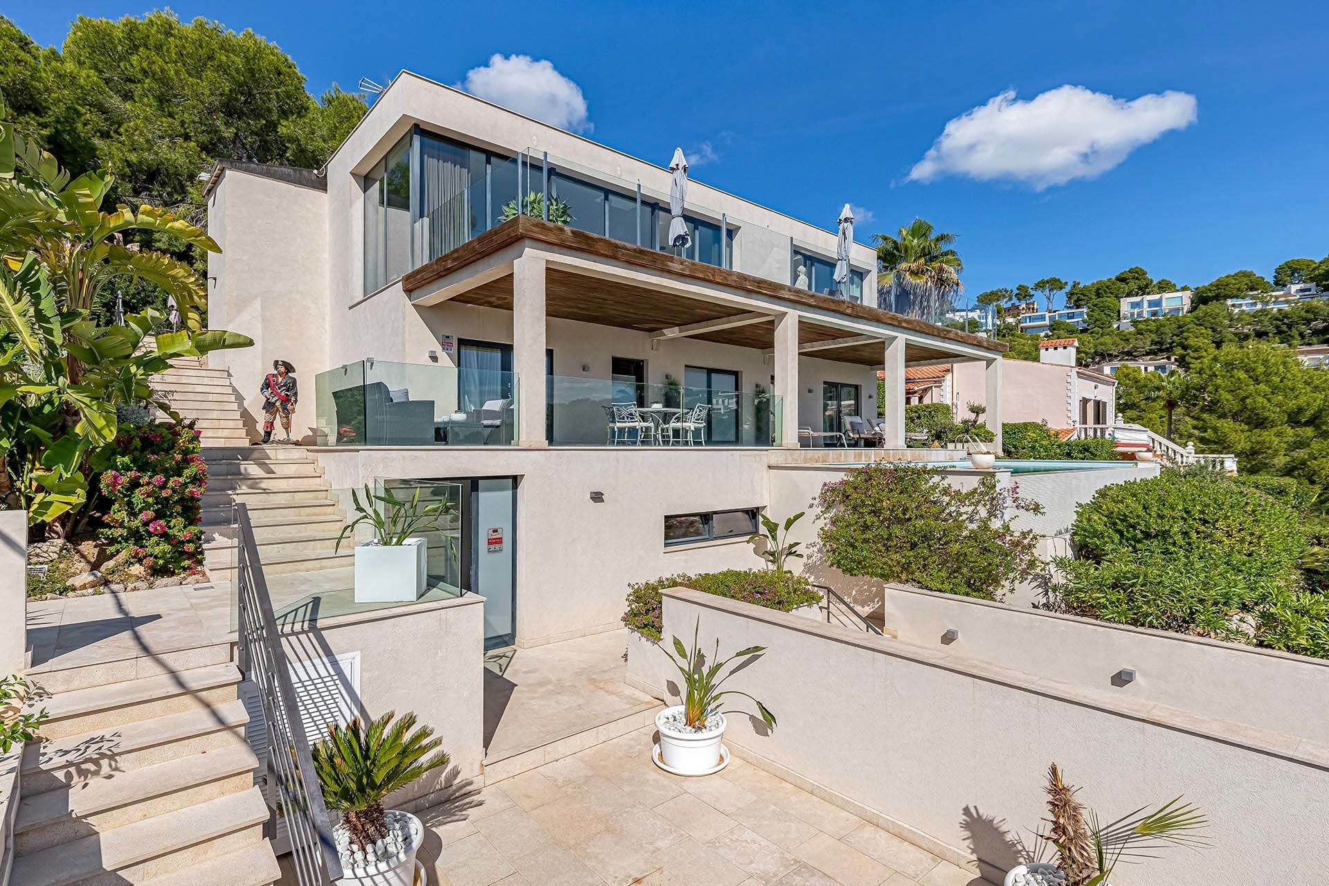 Modern villa with sea views in Costa d’en Blanes