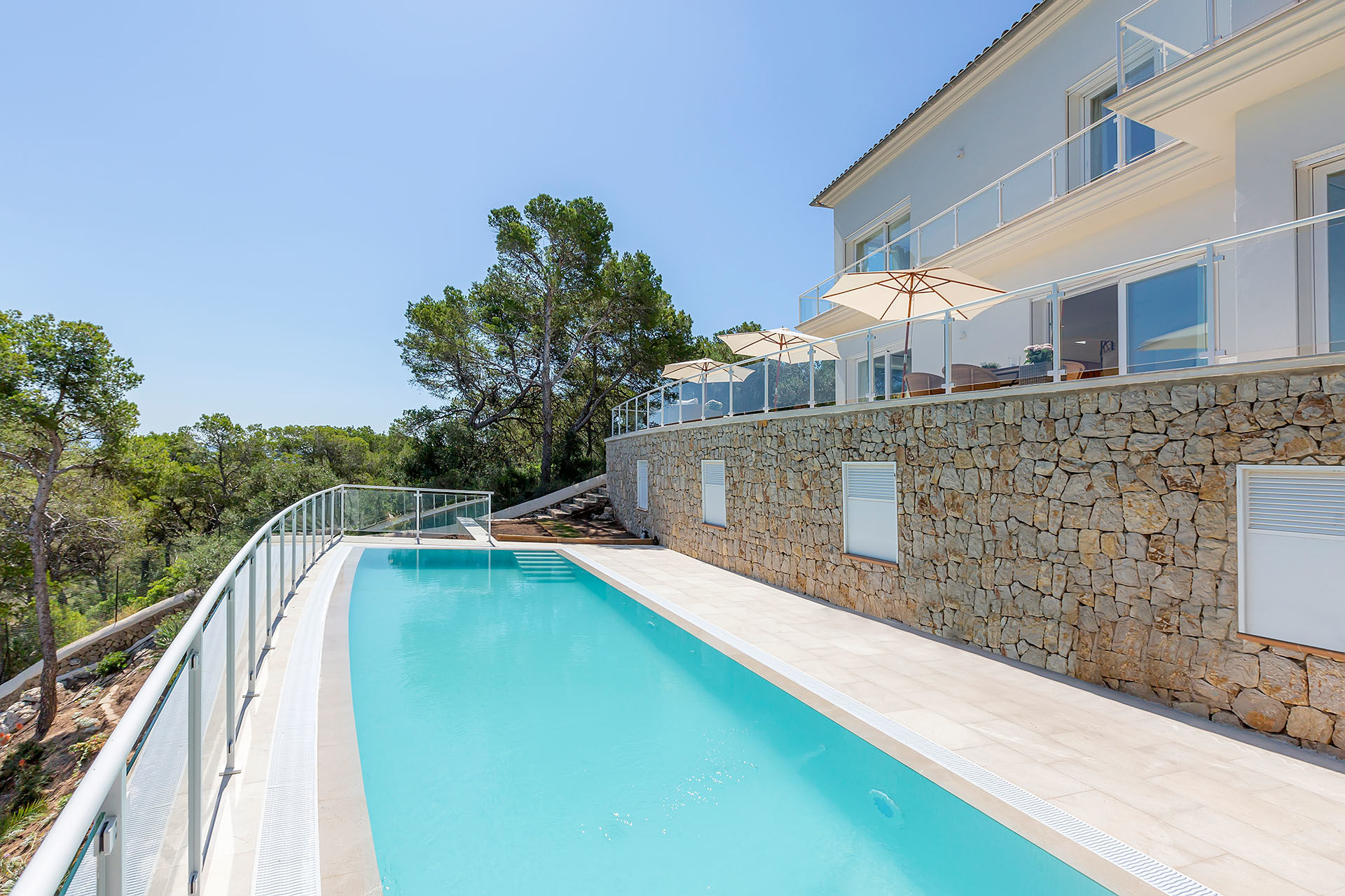 Exclusive front line villa with private sea access