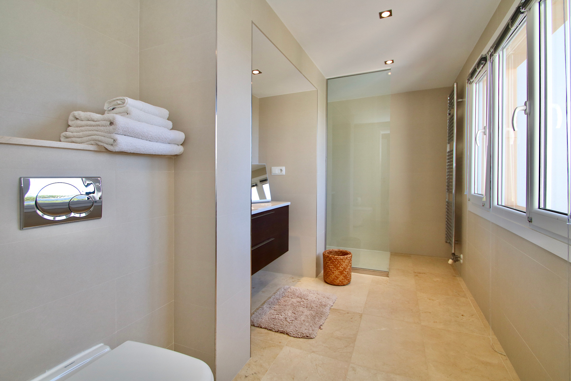 Spacious 4 bedroom villa with sun terraces, pool, and panoramic sea views