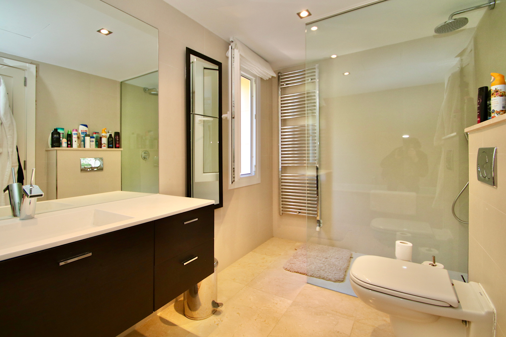 Spacious 4 bedroom villa with sun terraces, pool, and panoramic sea views