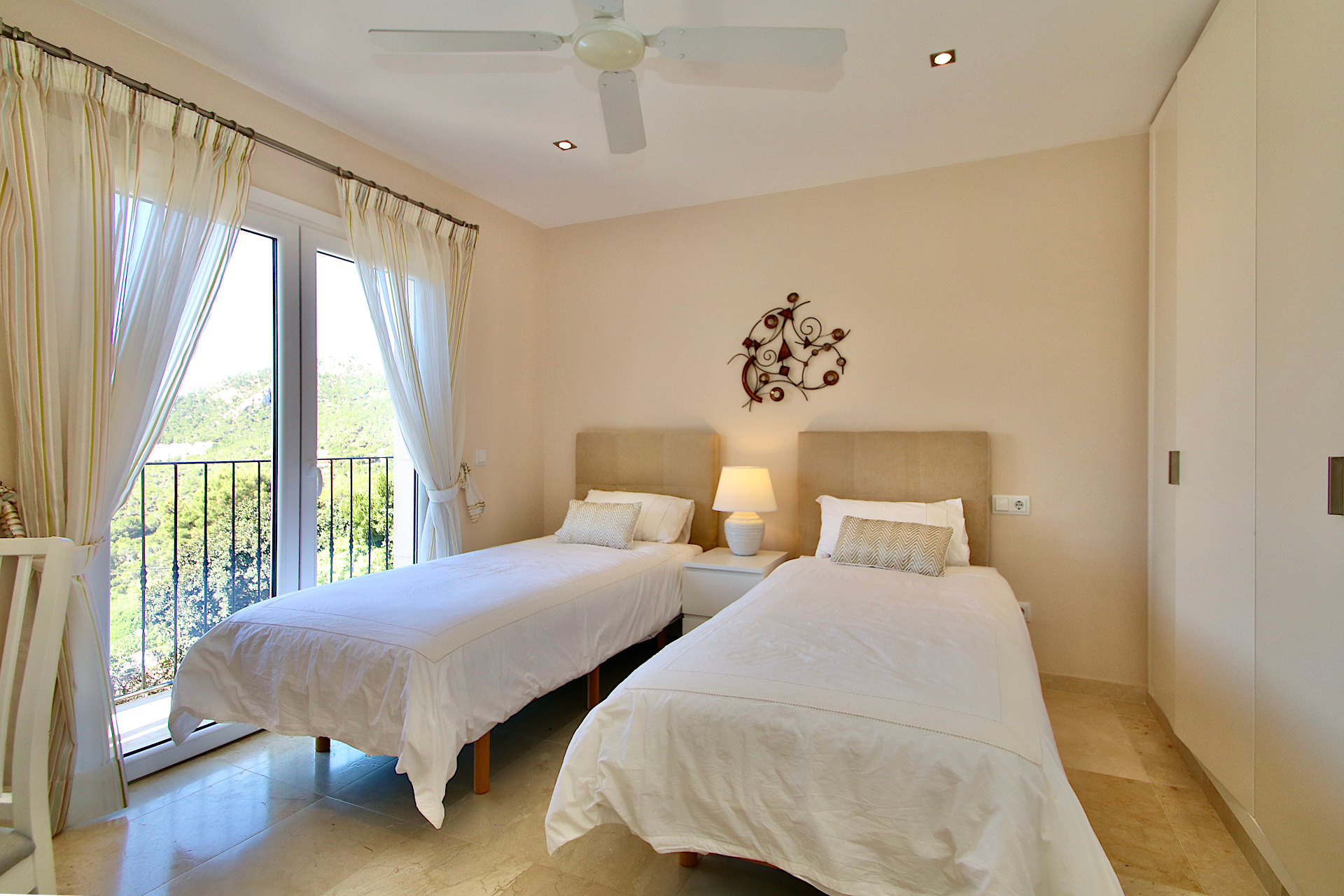 Spacious 4 bedroom villa with sun terraces, pool, and panoramic sea views
