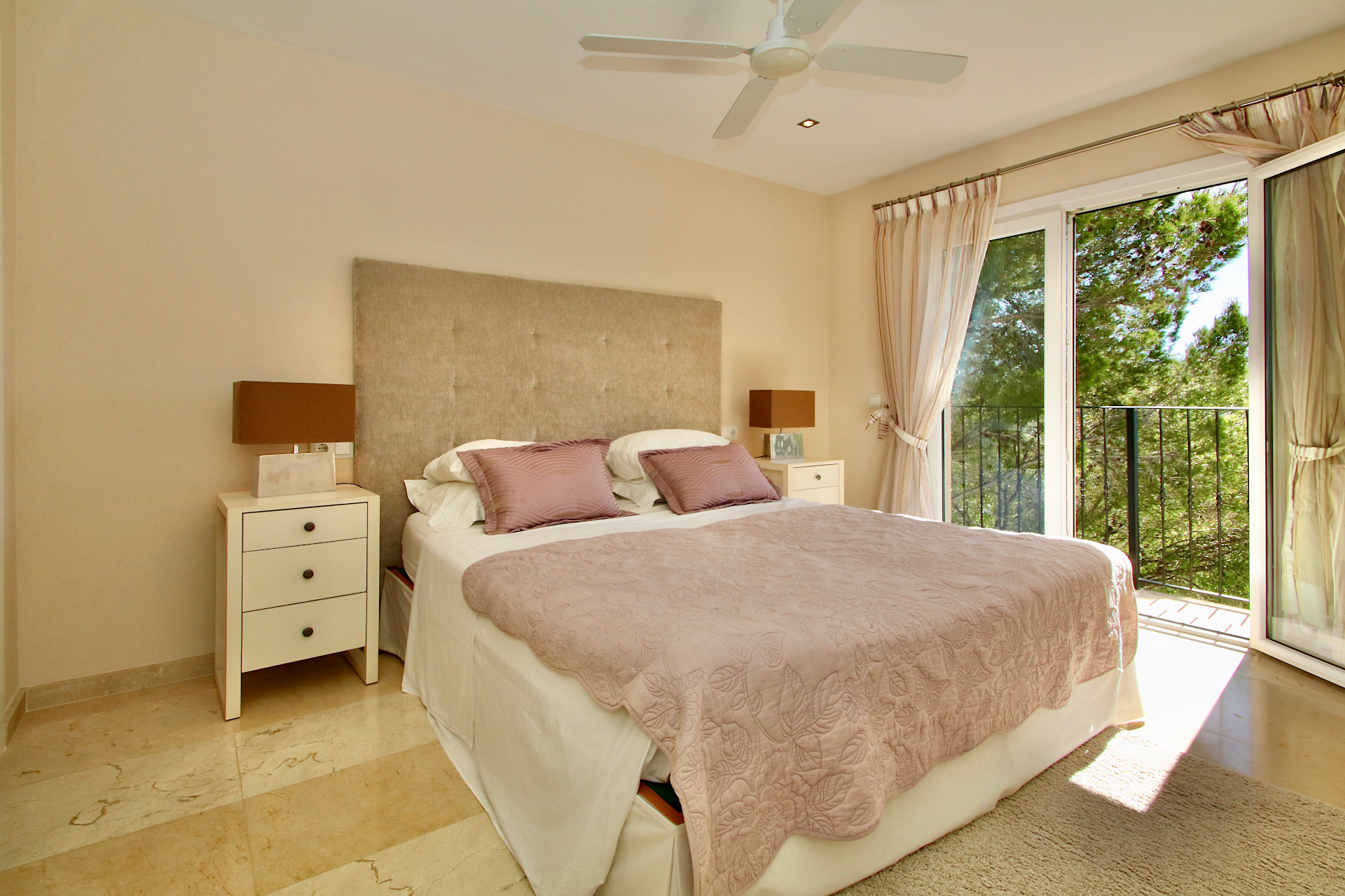 Spacious 4 bedroom villa with sun terraces, pool, and panoramic sea views
