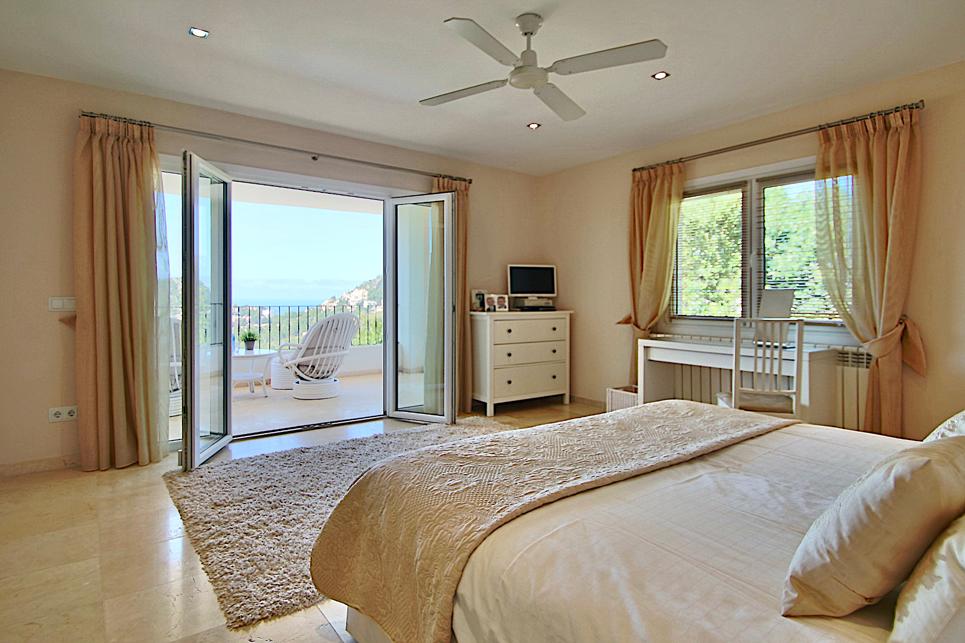 Spacious 4 bedroom villa with sun terraces, pool, and panoramic sea views