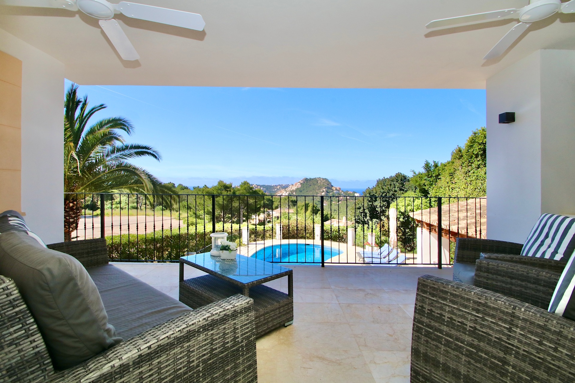 Spacious 4 bedroom villa with sun terraces, pool, and panoramic sea views