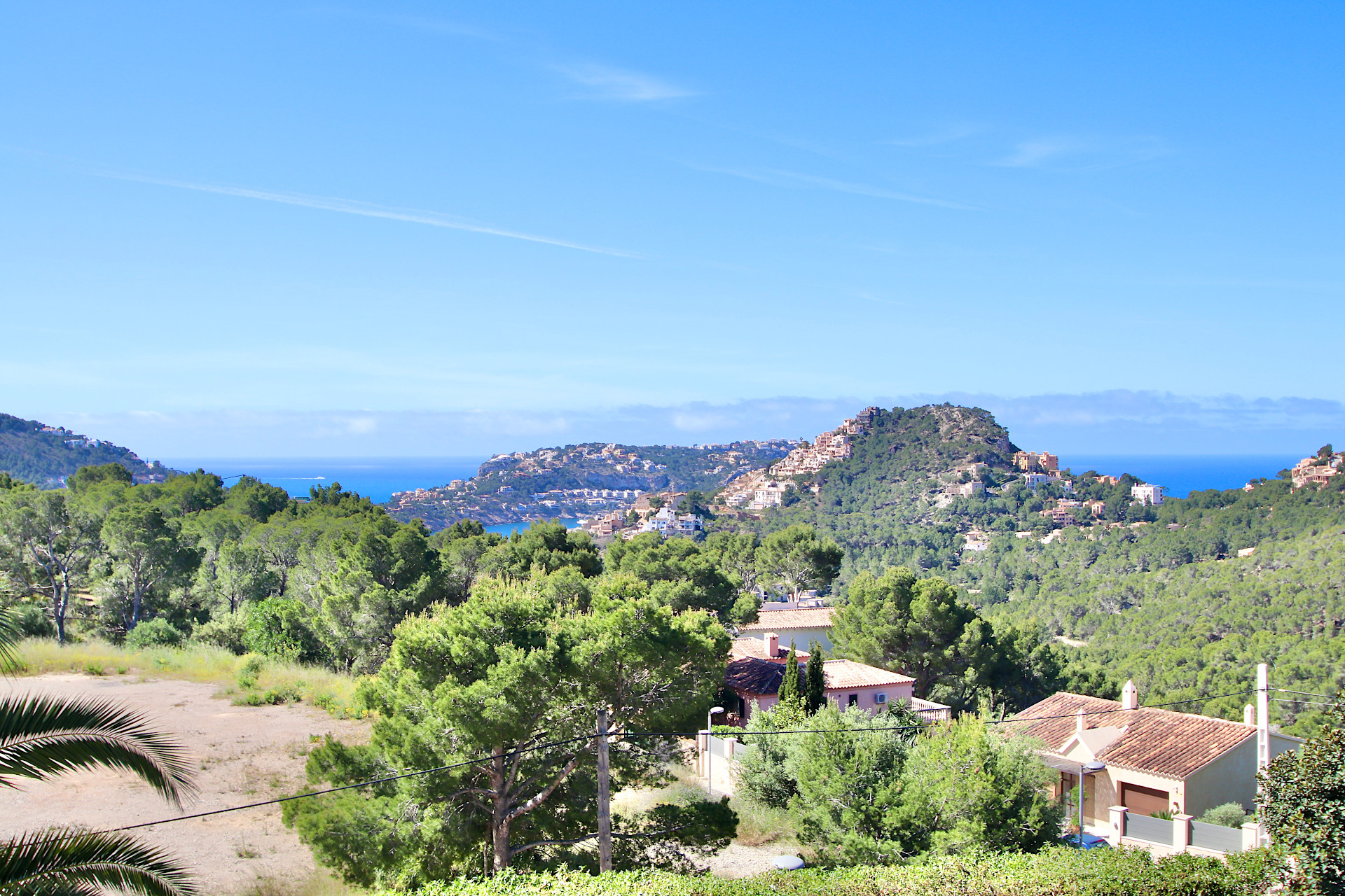 Spacious 4 bedroom villa with sun terraces, pool, and panoramic sea views