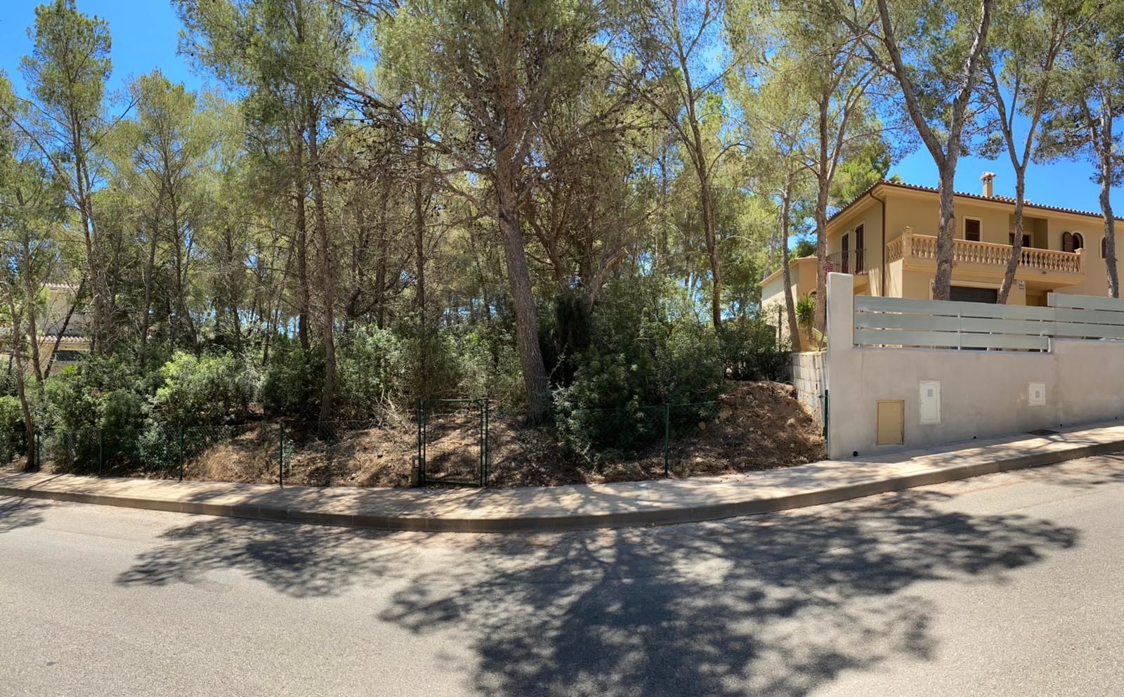 Spacious plot located in the fantastic area of Sol de Mallorca