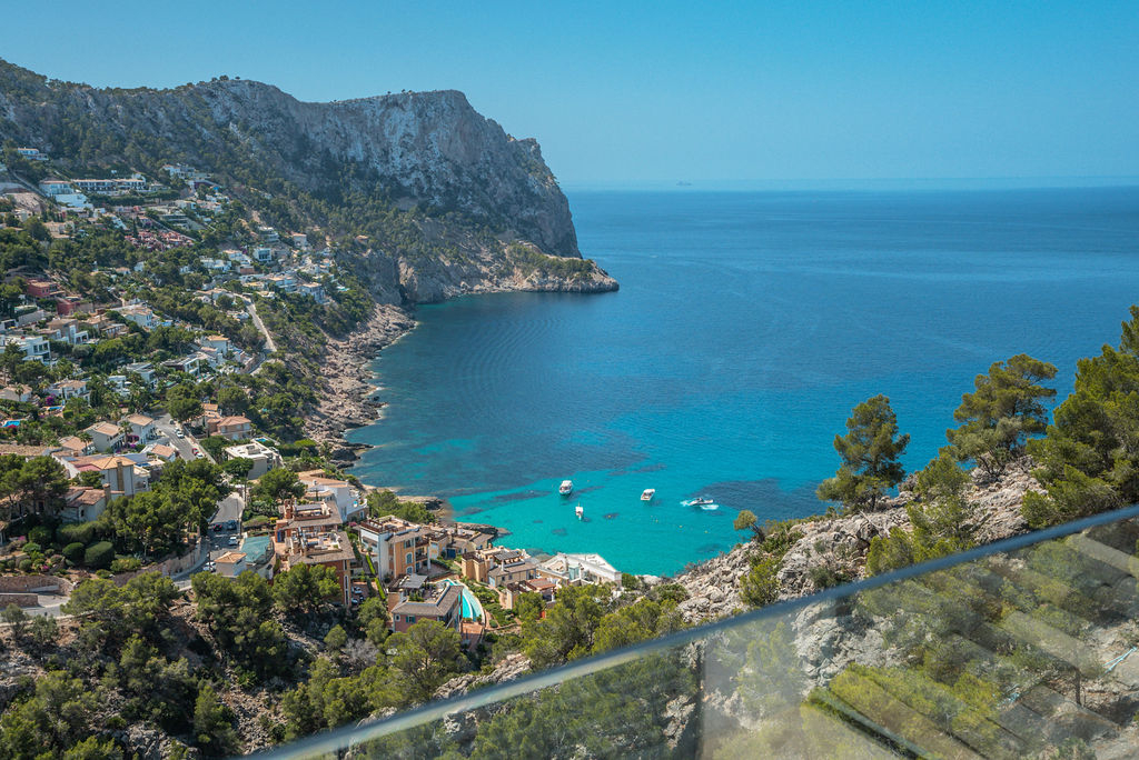 Blick auf die Bucht von Cala Llamp