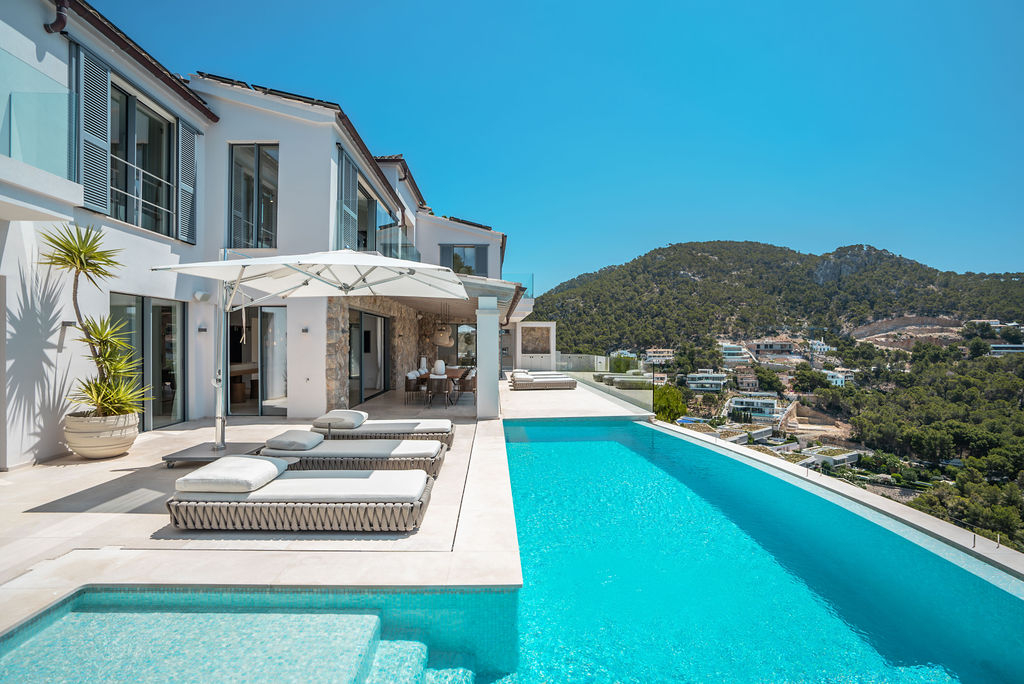 Terrasse und Pool