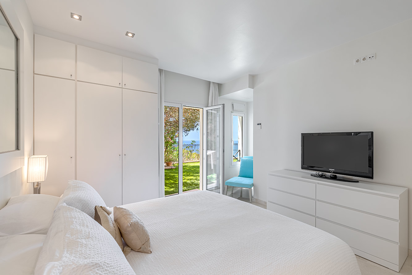 Schlafzimmer 1