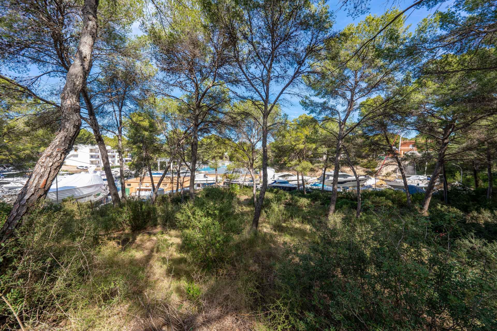 Building plot with approved project at the "Club Náutico" in Santa Ponsa