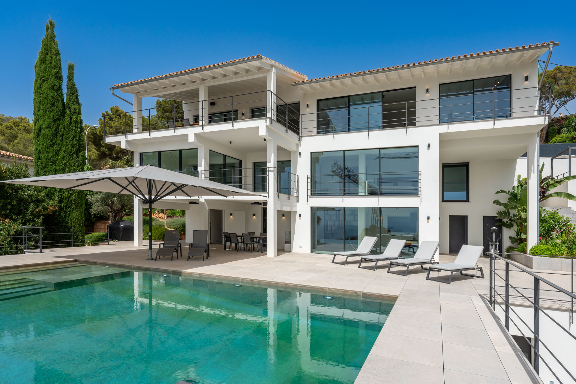 Unique sea view villa in a prestigious location