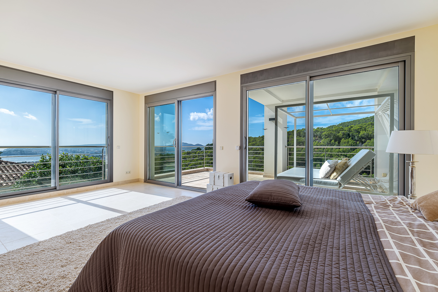 Schlafzimmer 1