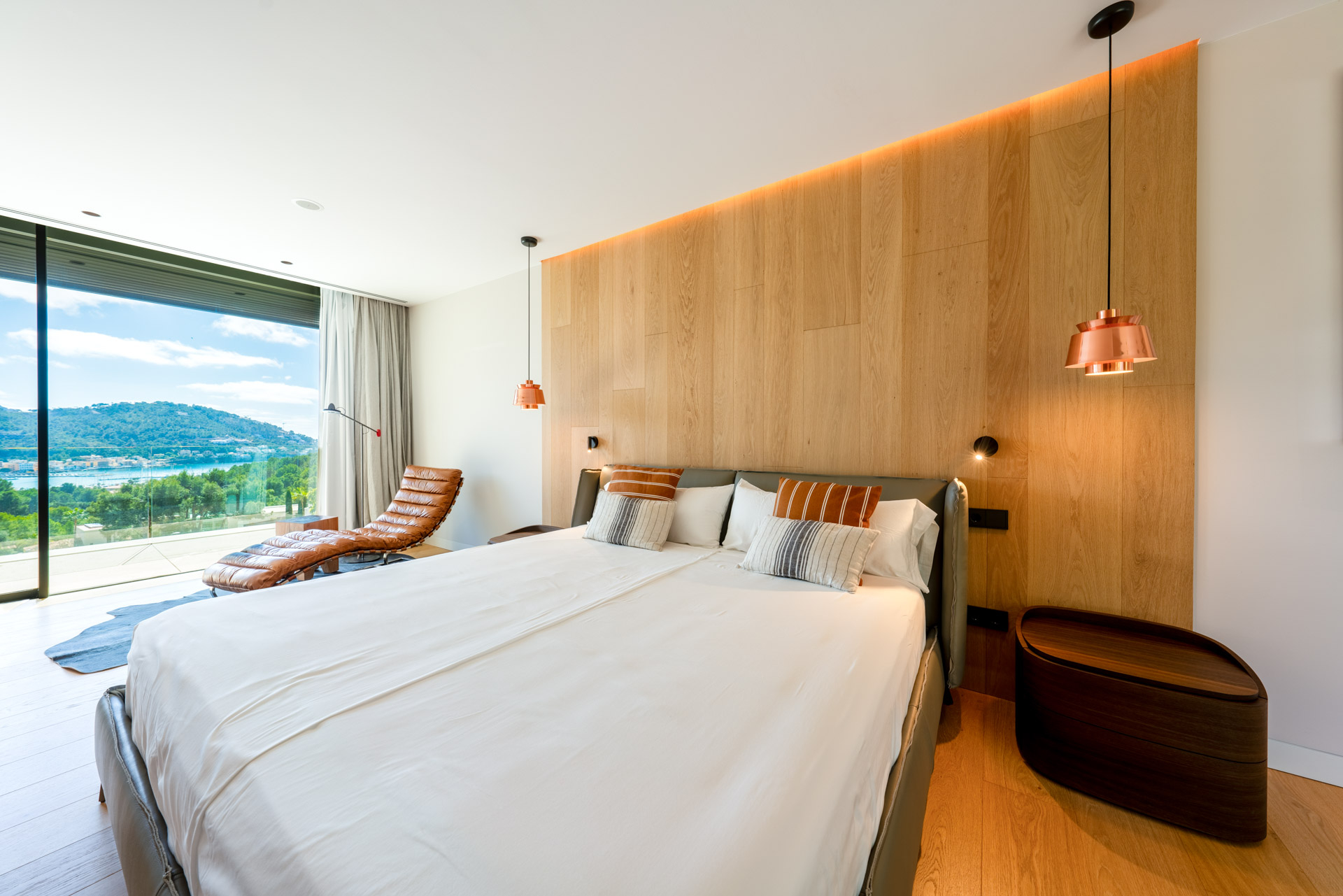 Schlafzimmer 1