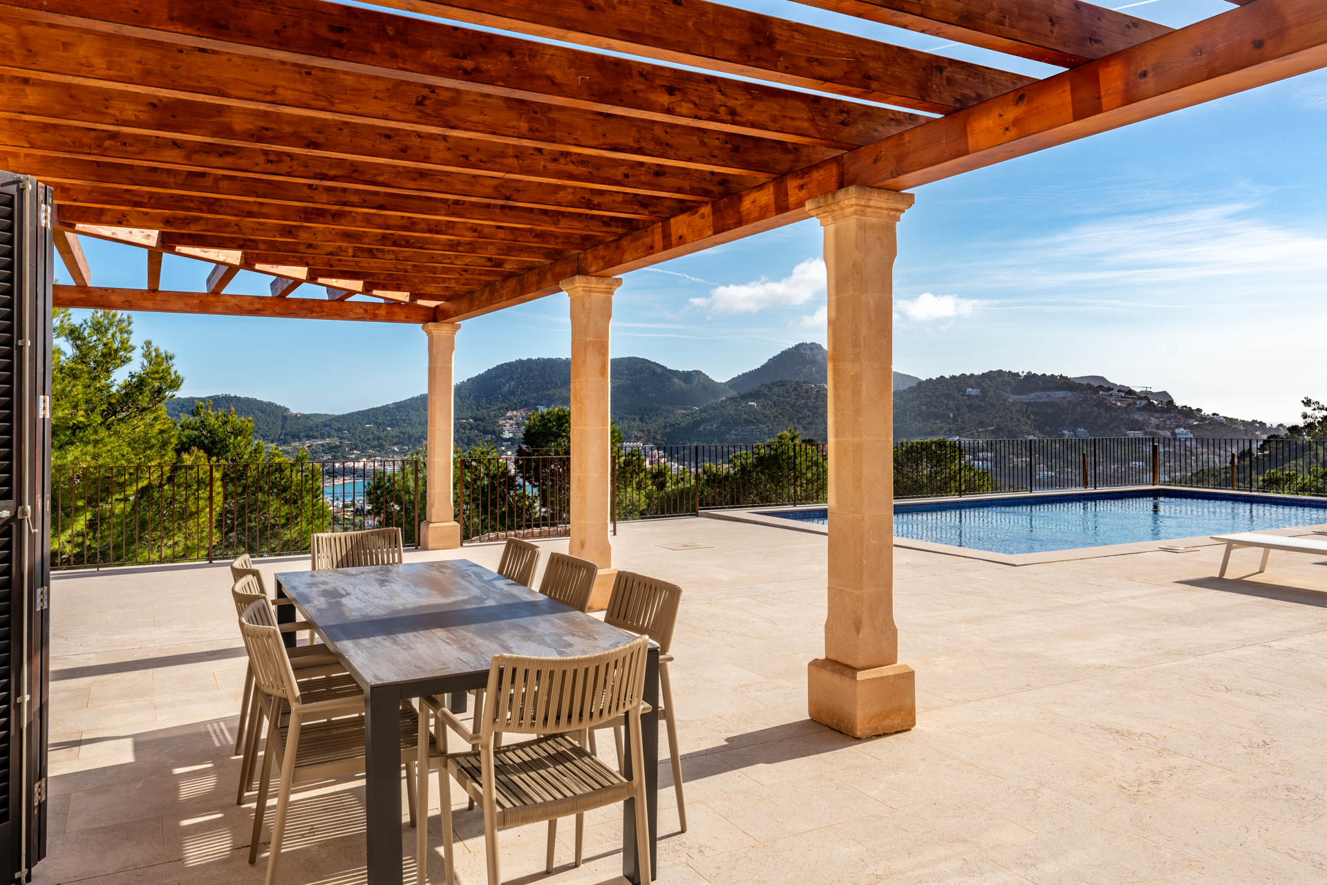 Terrasse mit Essbereich