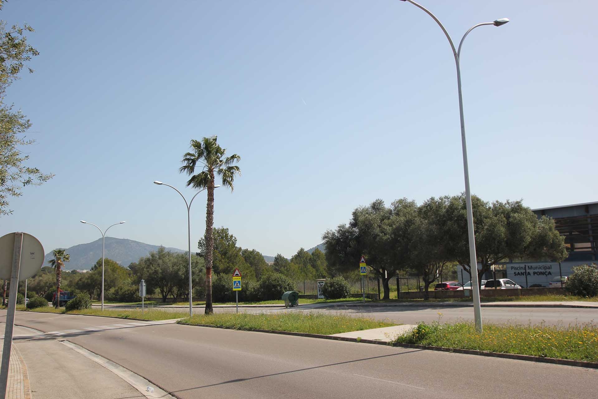 Perfekte Straßenanbindung des Grundstücks