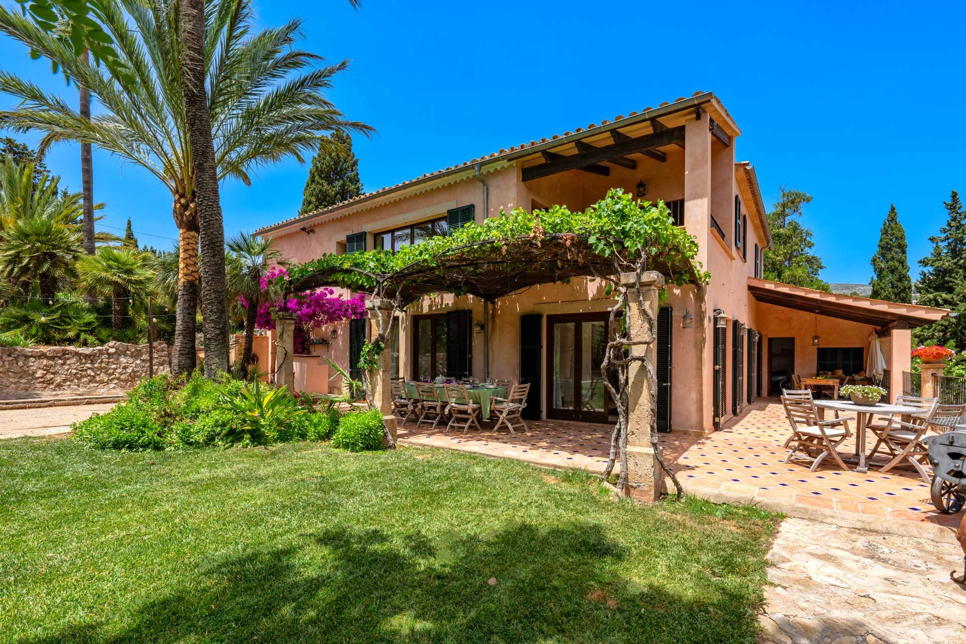 Encantadora finca con hermosos jardines