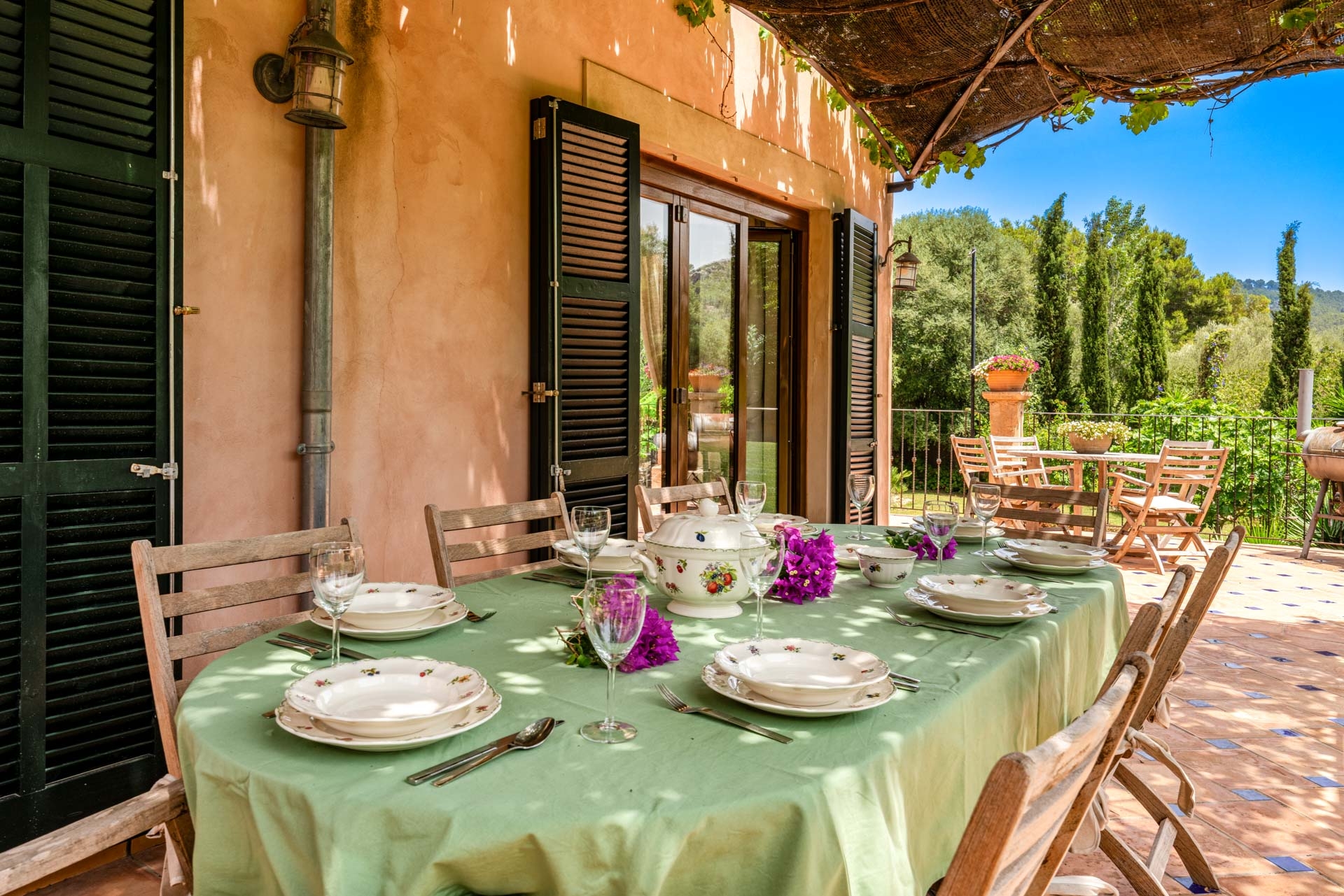 Terrasse mit Essbereich