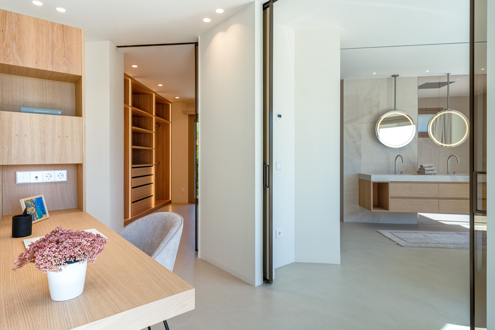 Schlafzimmer 1
