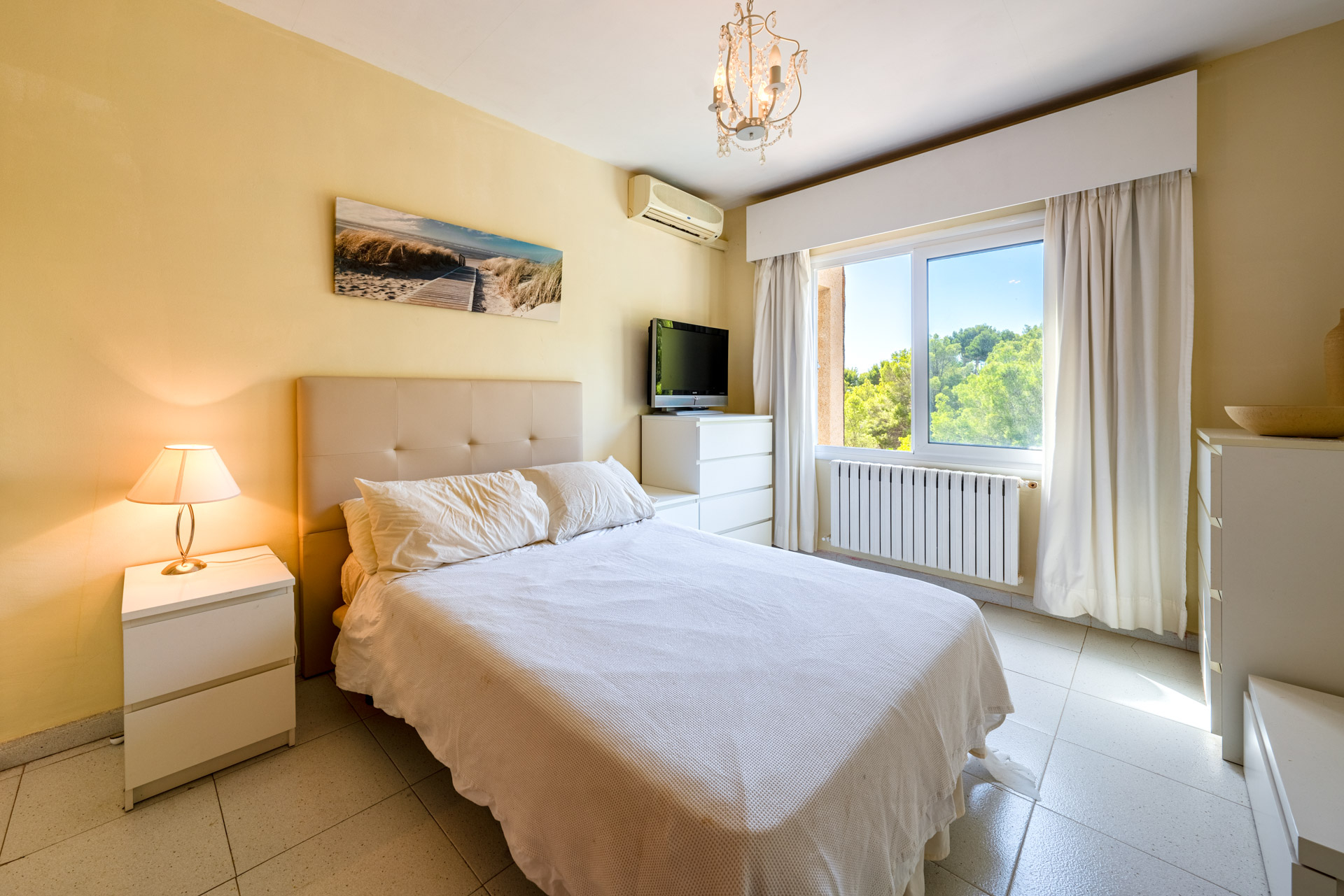 Schlafzimmer 1