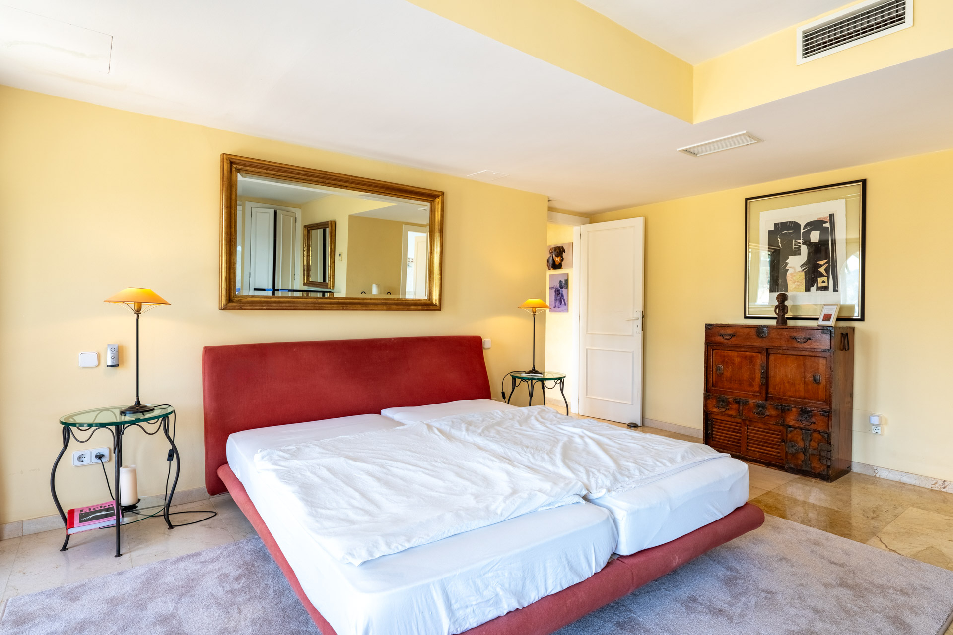 Schlafzimmer 1