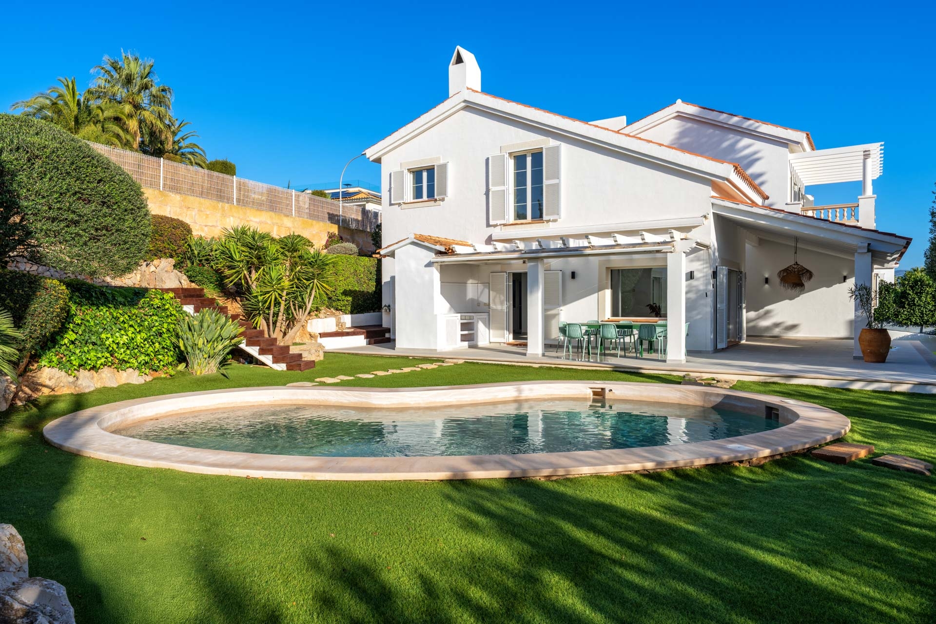 Completely renovated Mediterranean villa in a sought-after residential area