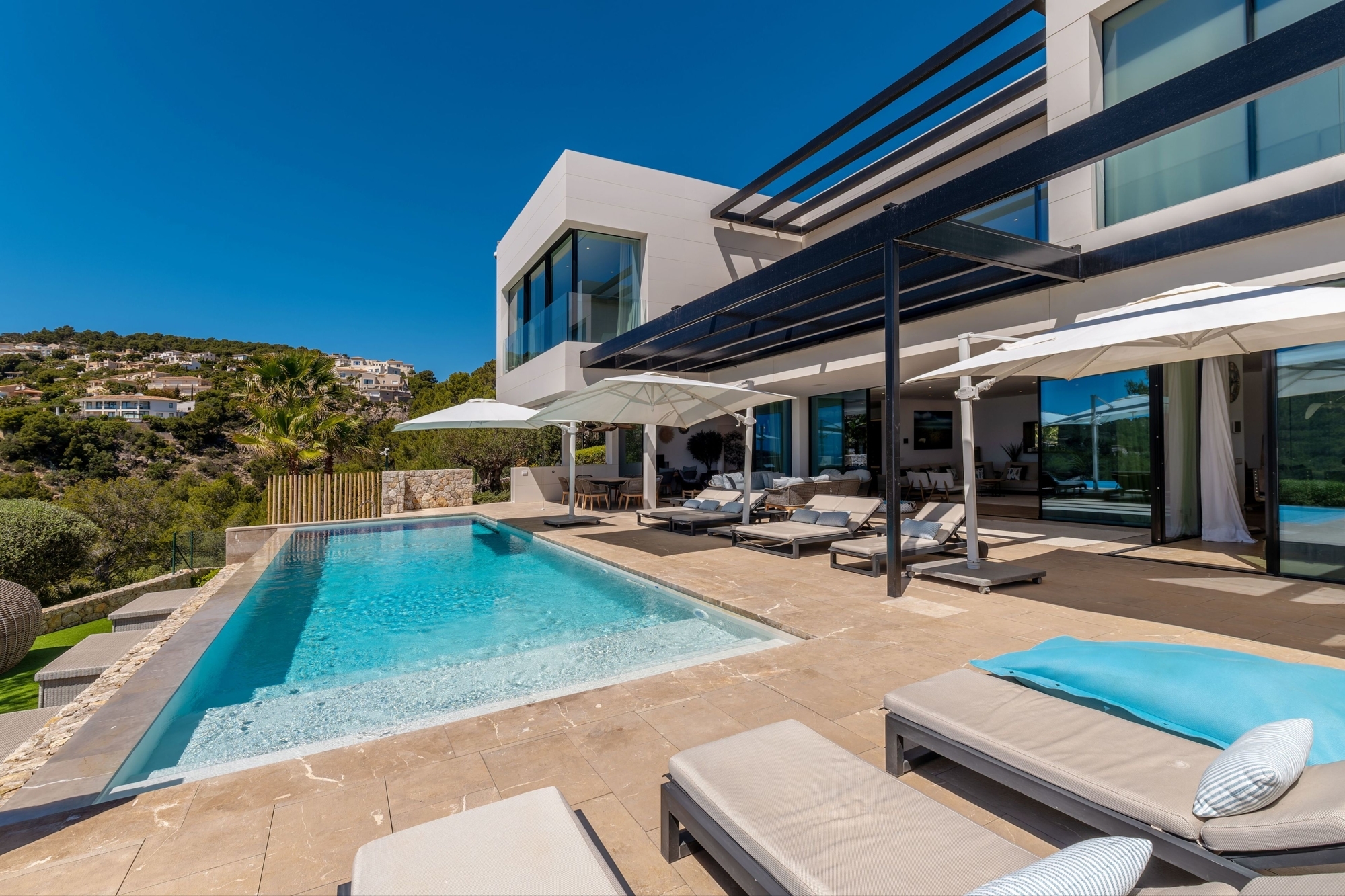 Terrasse und Pool