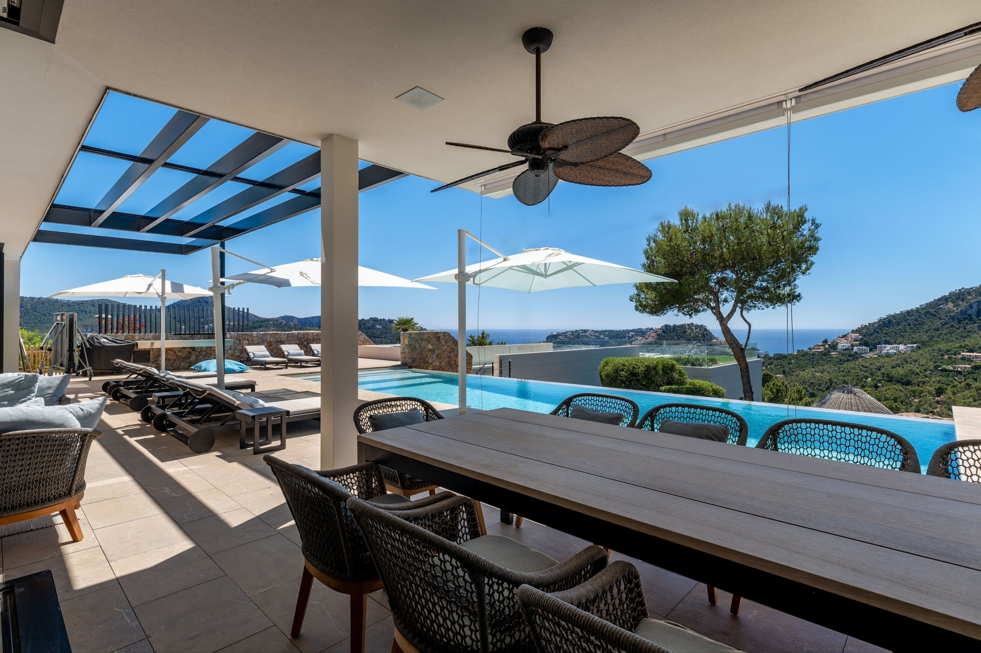 Terrasse mit Essbereich