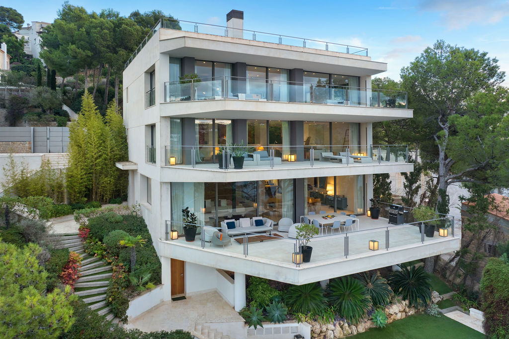 Moderna villa en primera línea con licencia de alquiler