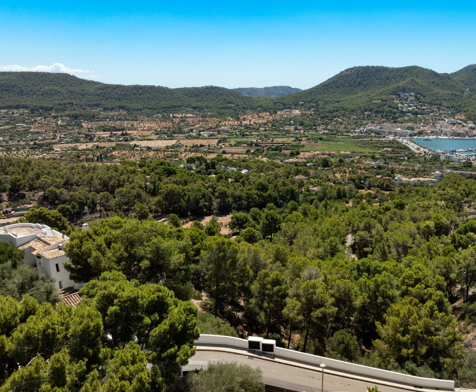 Solar con vistas panorámicas en una codiciada zona residencial