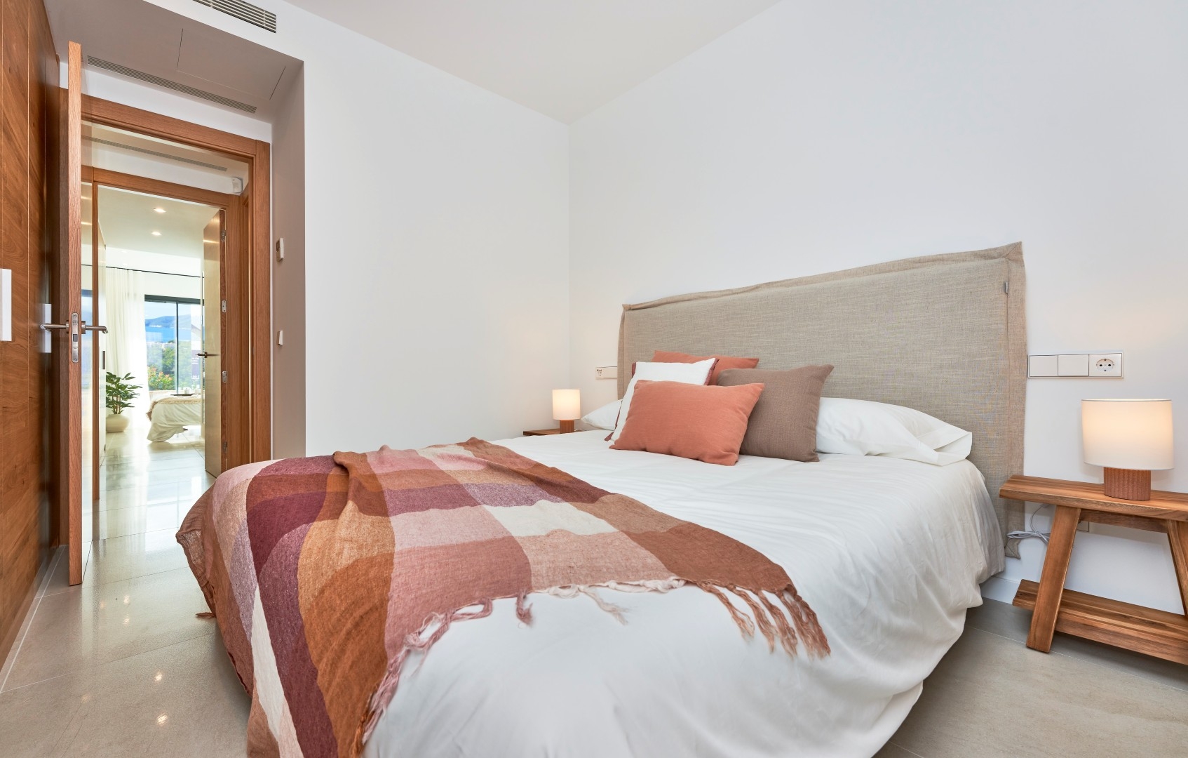 Schlafzimmer 1