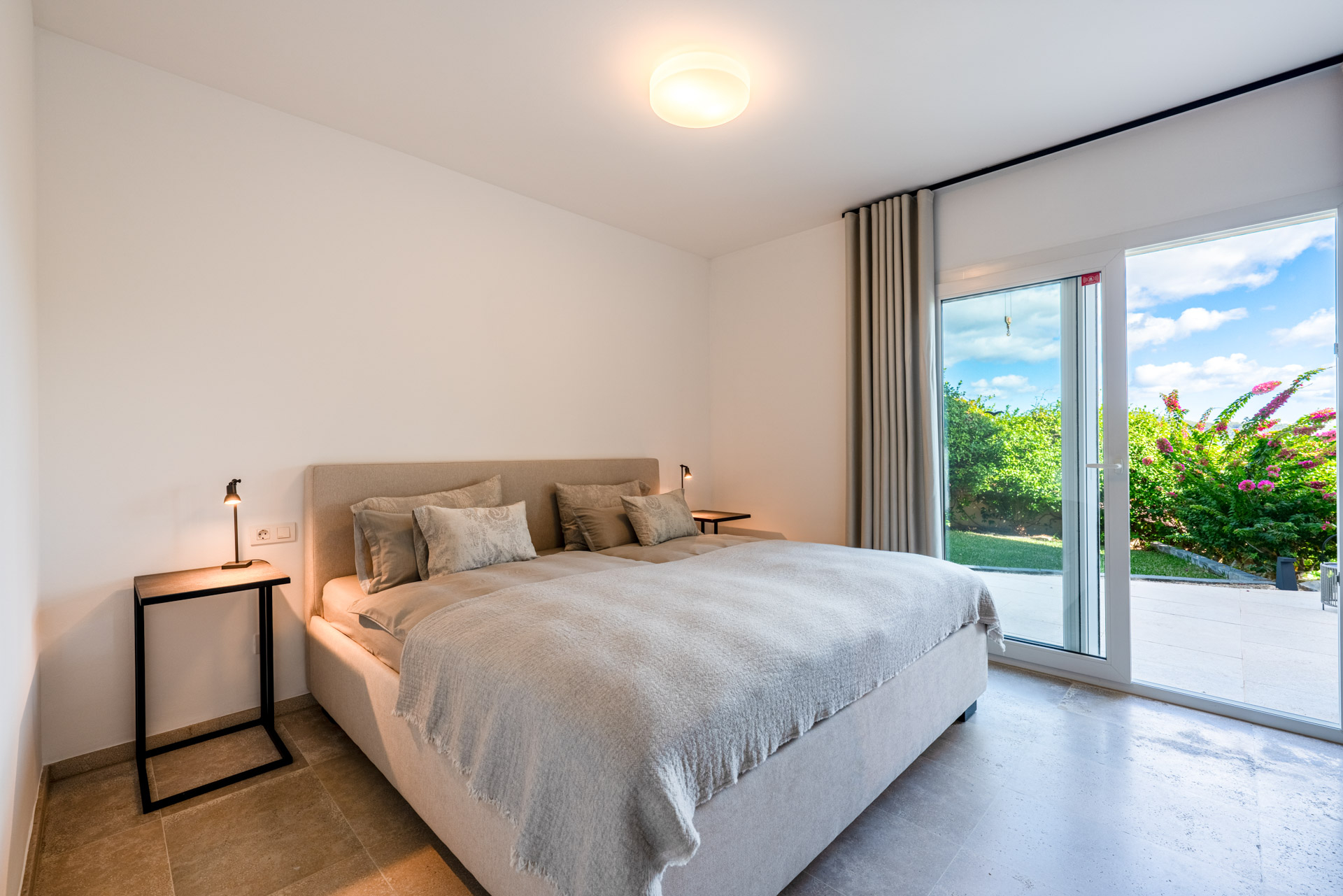 Schlafzimmer 1