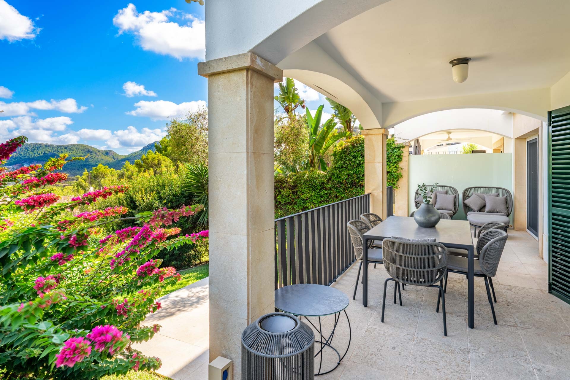 Apartamento con jardín en una zona tranquila de un exclusivo complejo residencial