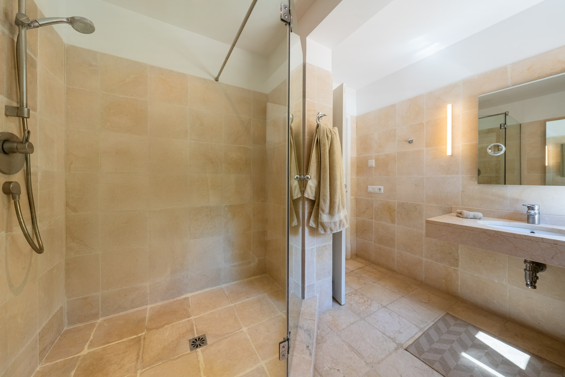 Badezimmer 1 Gästevilla