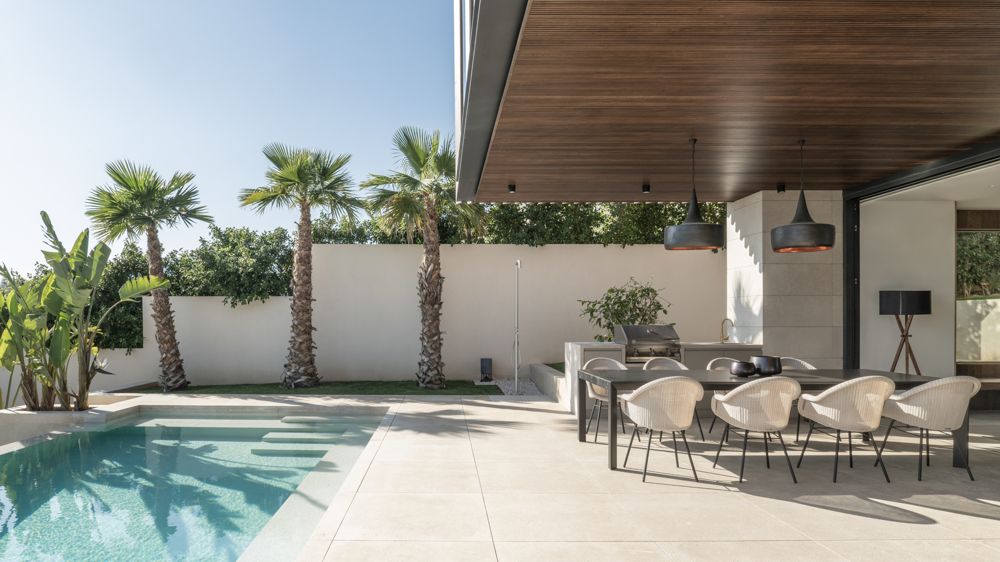 Aussenküche, Terrasse und Pool