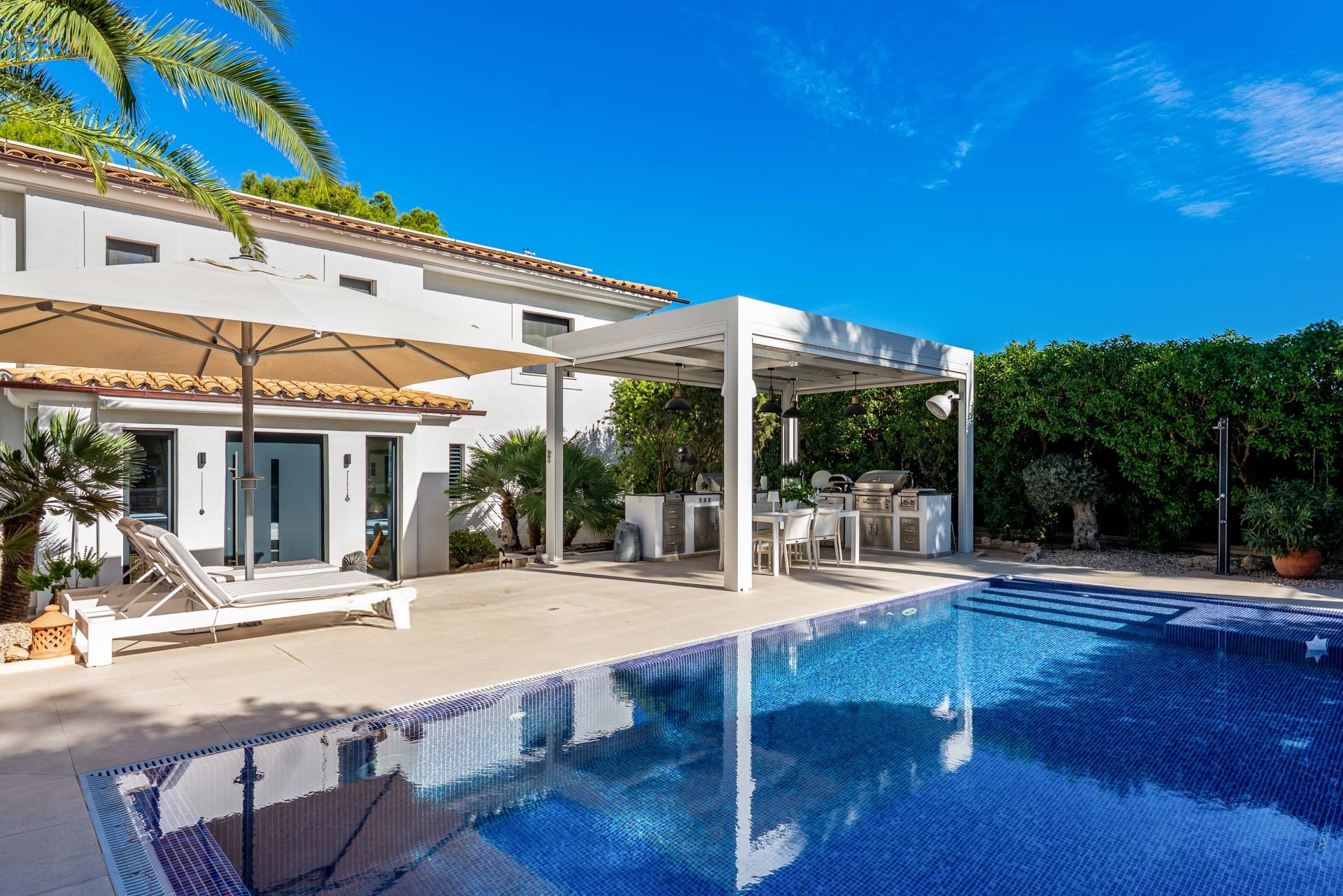Terrasse und Pool