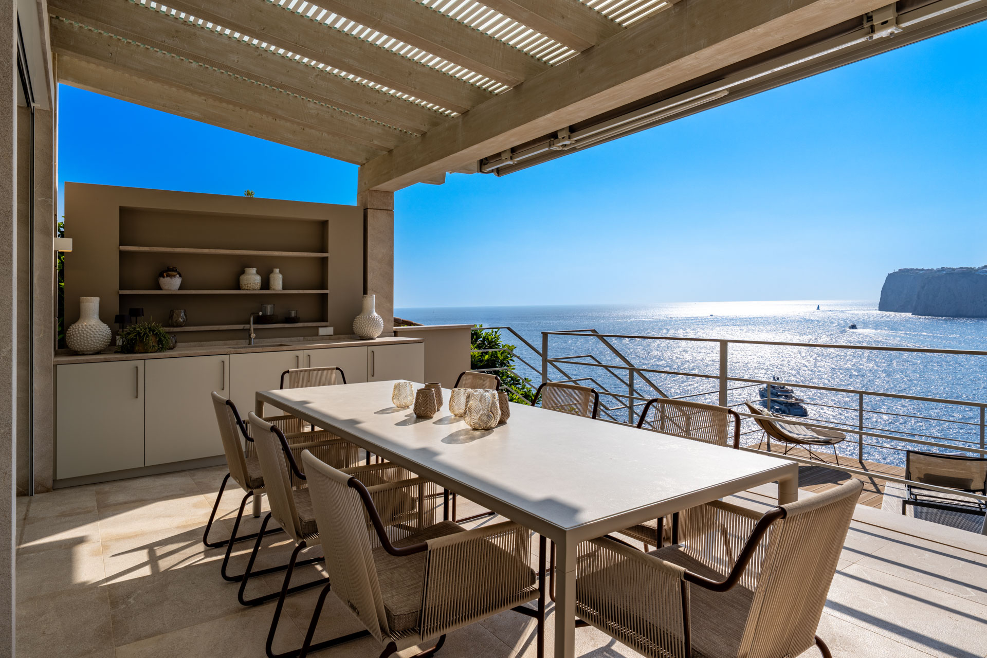 Überdachte Terrasse und Aussenküche