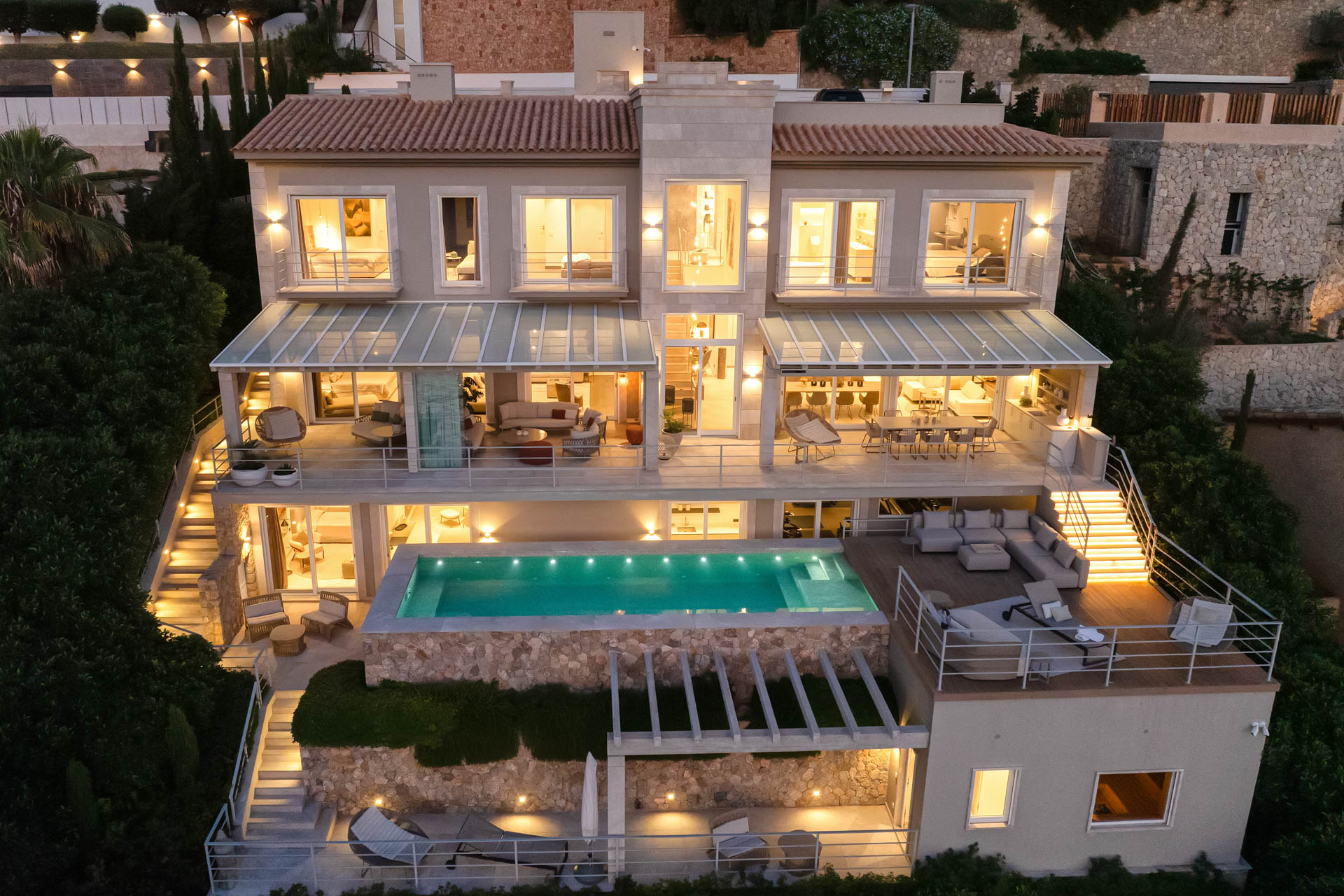 Elegante villa frente al mar en Cala Llamp