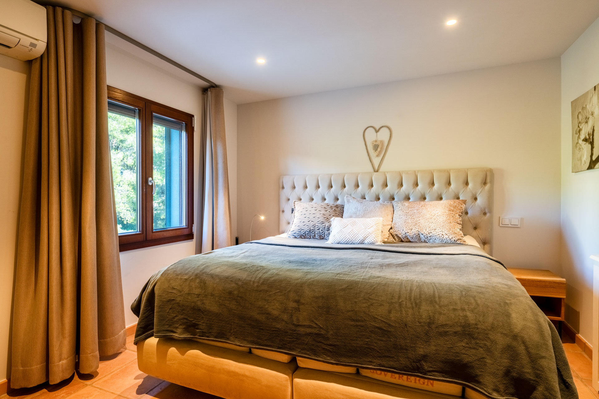 Schlafzimmer 1