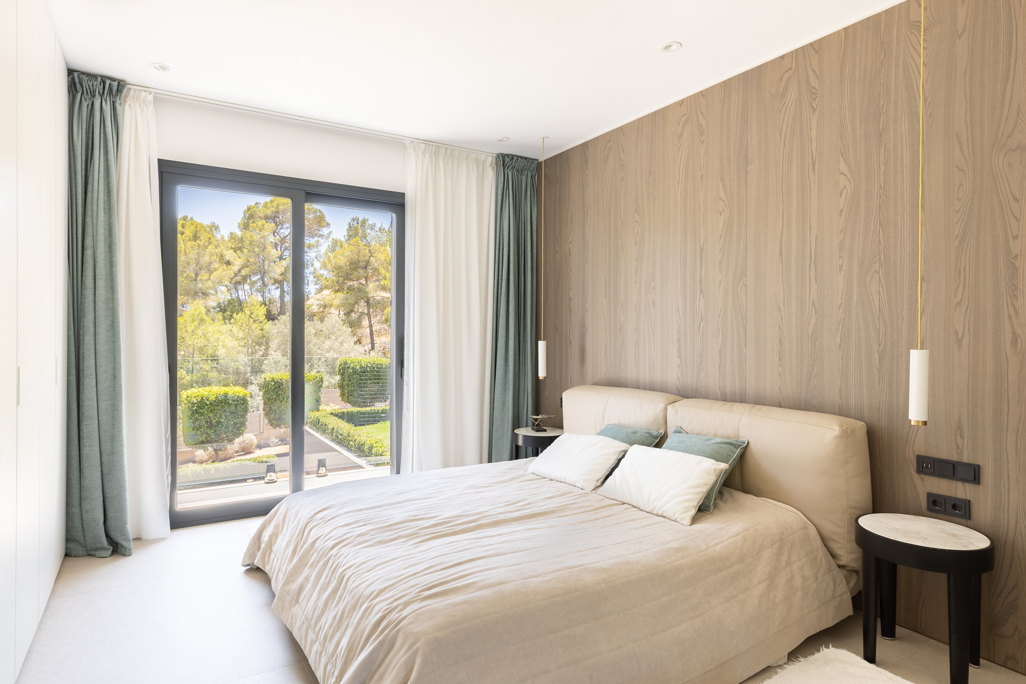 Schlafzimmer 1
